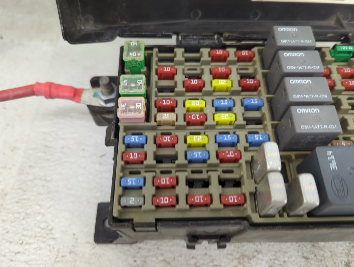 2006 Buick Lucerne Fusebox Fuse Box Panel Relay Module Fits OEM Used Auto Parts - Oemusedautoparts1.com