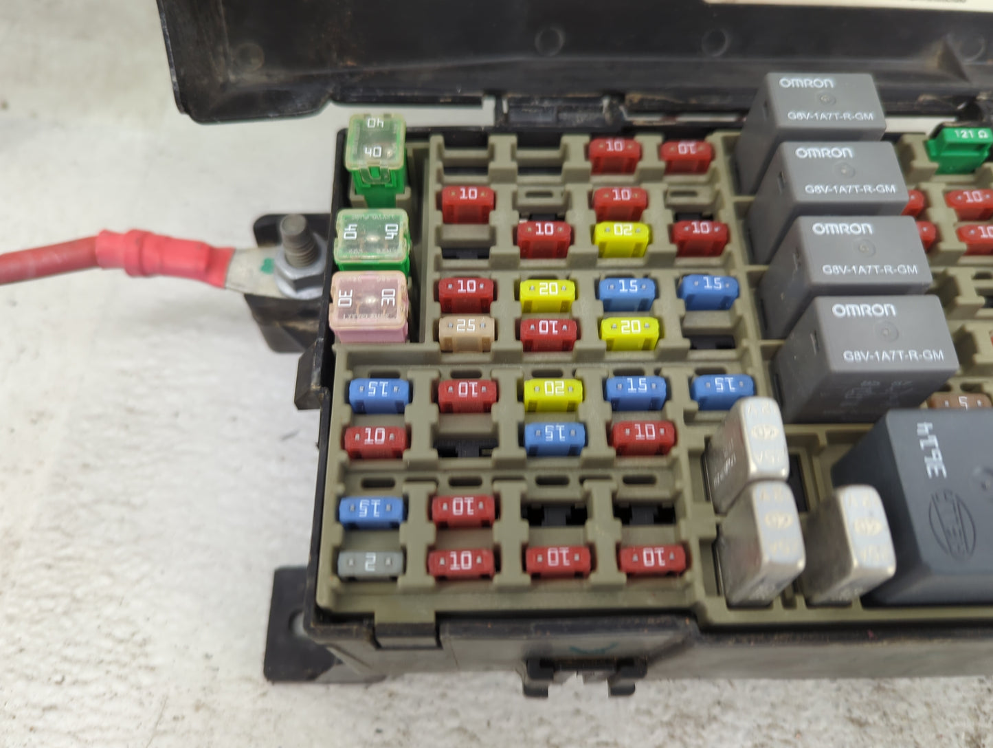 2006 Buick Lucerne Fusebox Fuse Box Panel Relay Module Fits OEM Used Auto Parts - Oemusedautoparts1.com