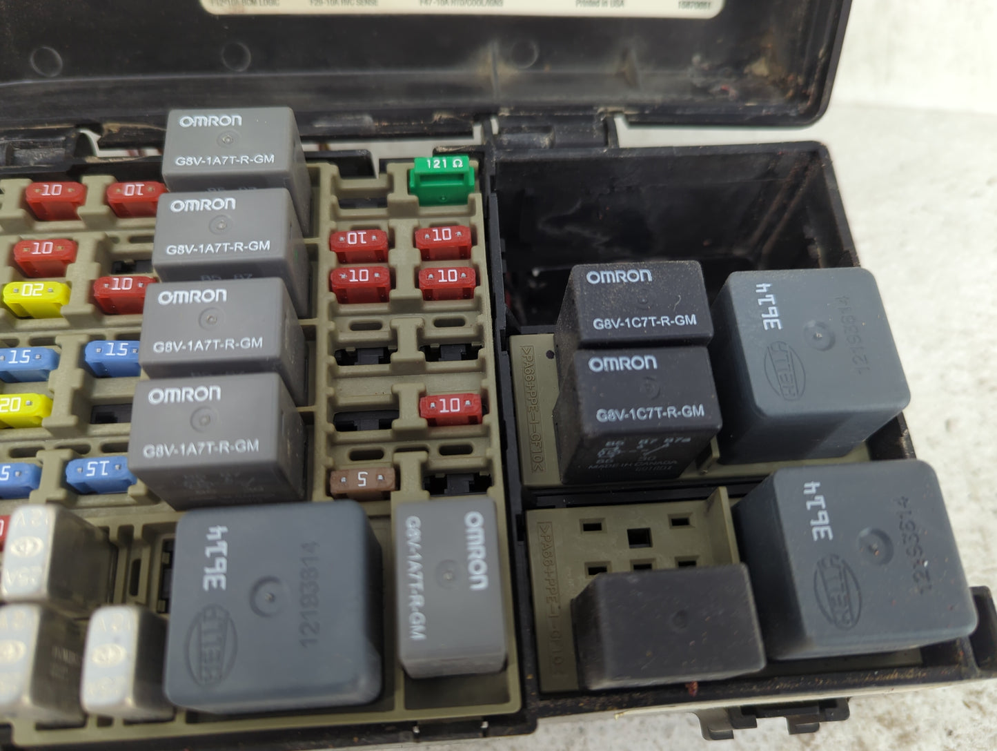 2006 Buick Lucerne Fusebox Fuse Box Panel Relay Module Fits OEM Used Auto Parts - Oemusedautoparts1.com