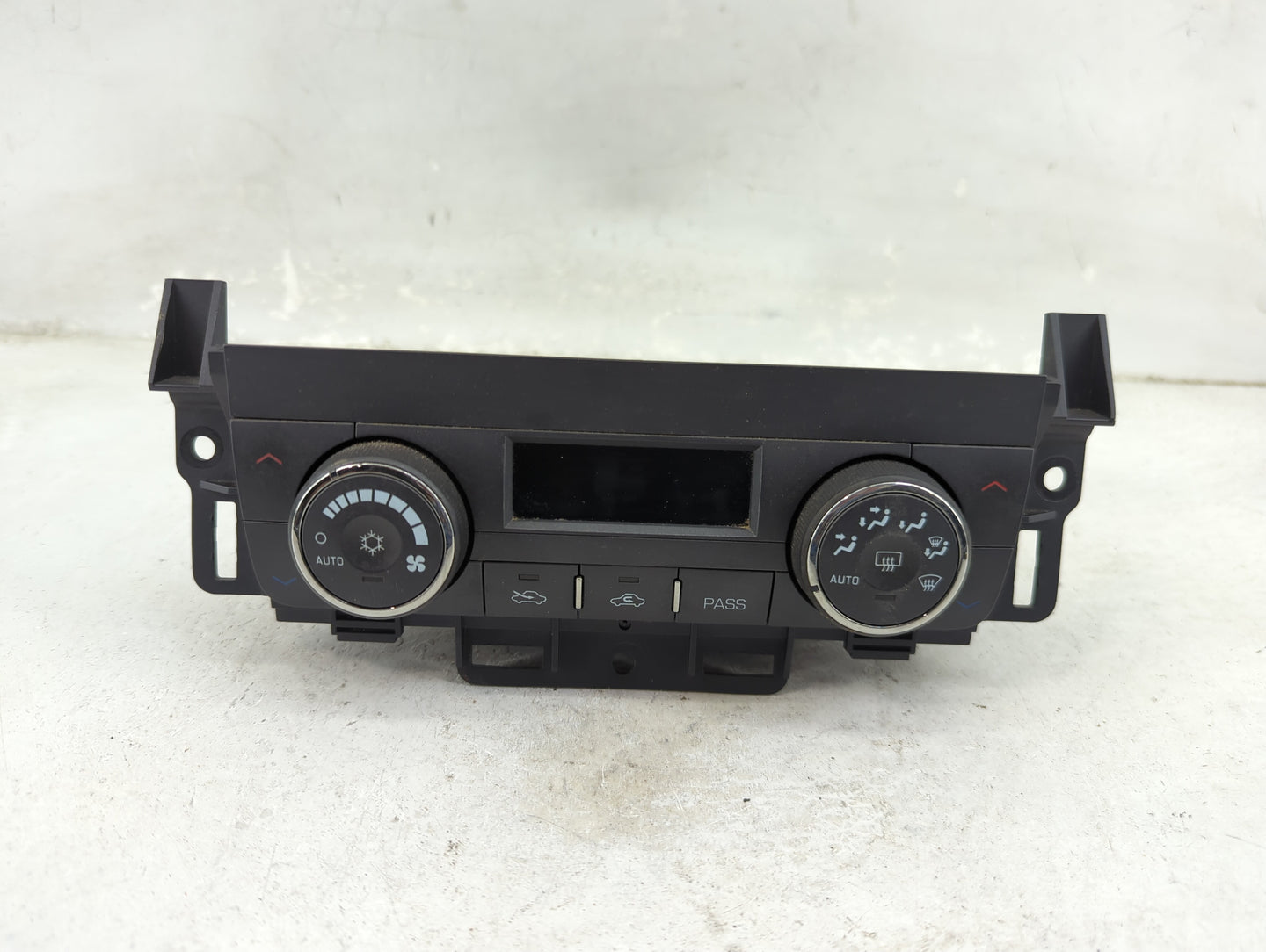 2006 Buick Lucerne Climate Control Module Temperature AC/Heater Replacement P/N:15861055 Fits OEM Used Auto Parts - Oemuseda