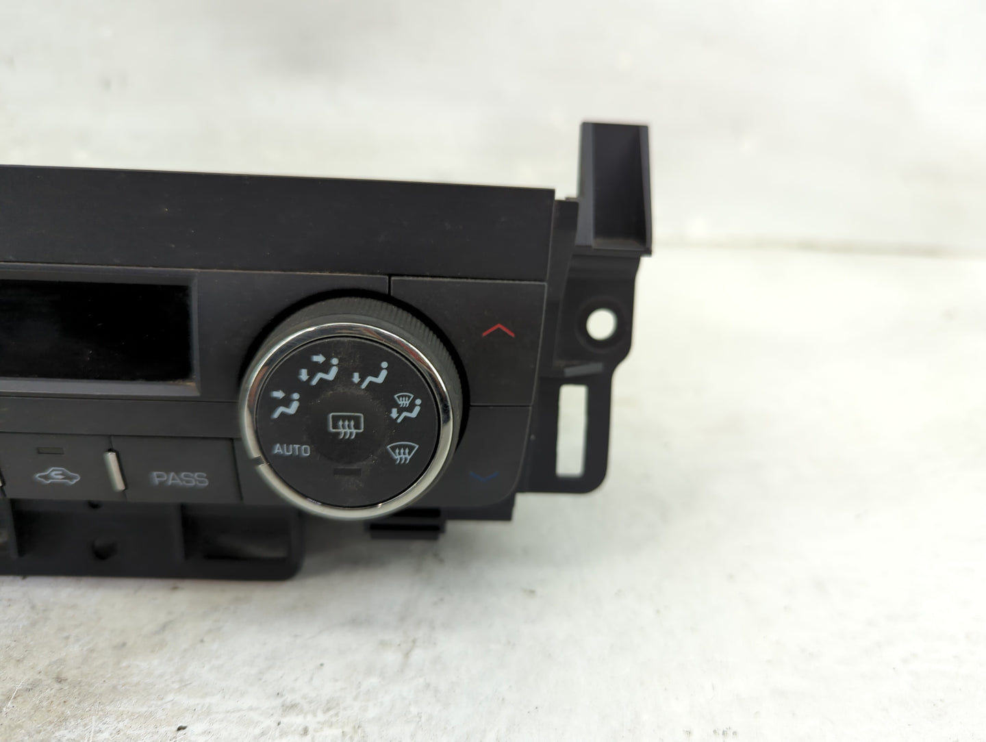2006 Buick Lucerne Climate Control Module Temperature AC/Heater Replacement P/N:15861055 Fits OEM Used Auto Parts - Oemuseda