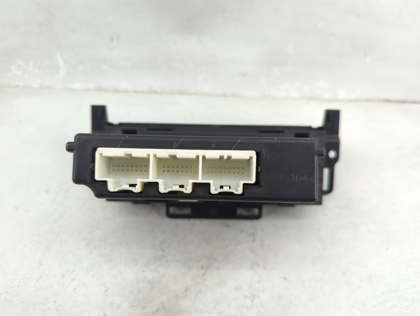 2006 Buick Lucerne Climate Control Module Temperature AC/Heater Replacement P/N:15861055 Fits OEM Used Auto Parts - Oemuseda