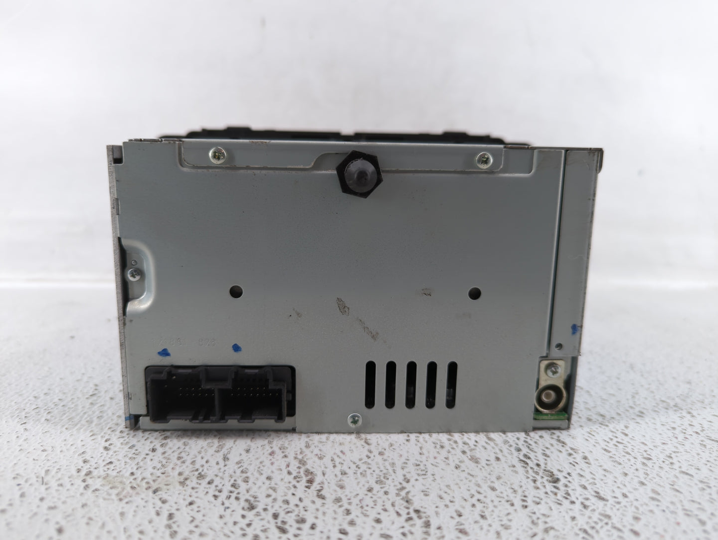 2006 Buick Lucerne Radio AM FM Cd Player Receiver Replacement P/N:15871701 Fits OEM Used Auto Parts - Oemusedautoparts1.com