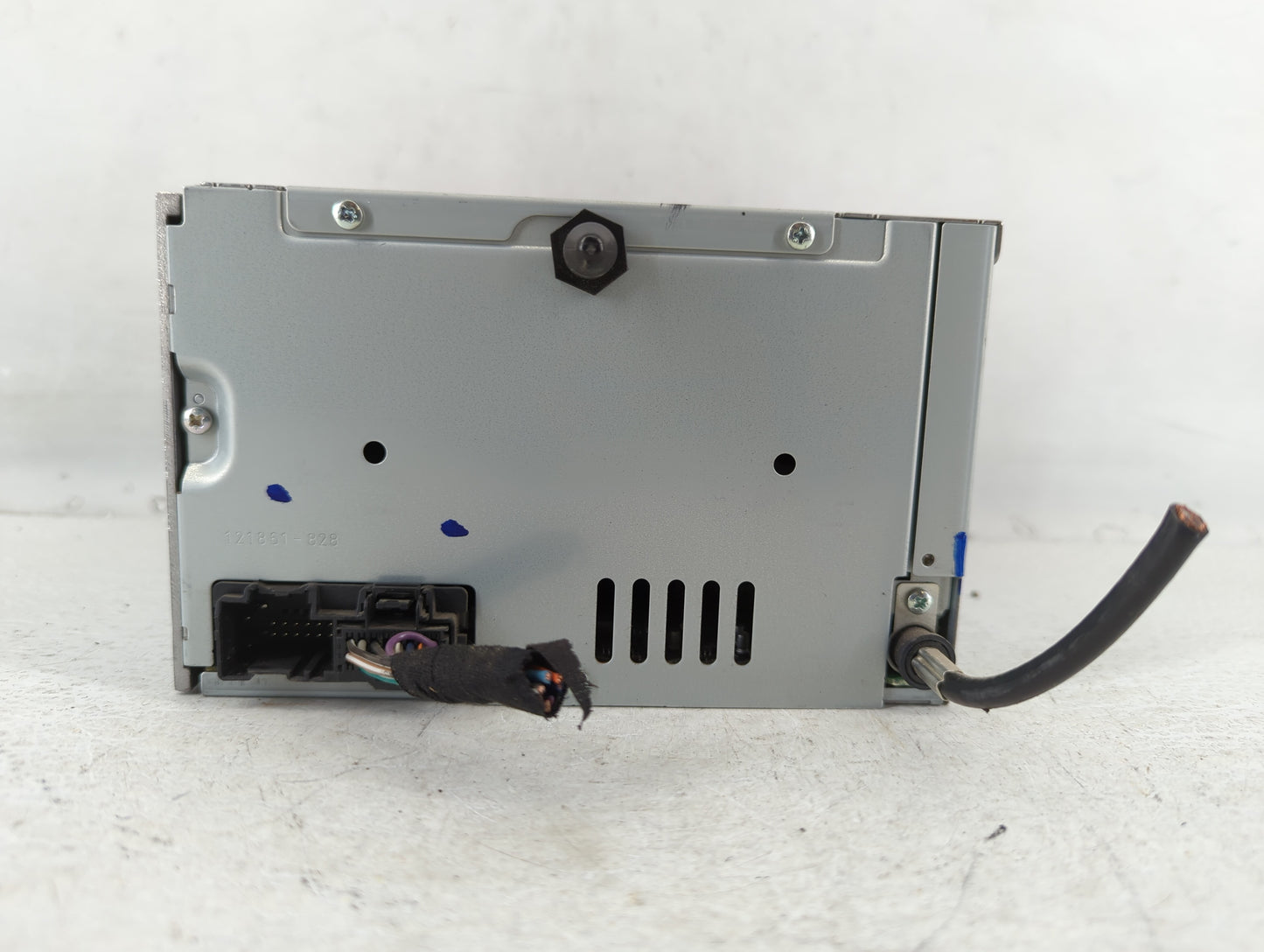 2006-2006 Buick Lucerne Am Fm Cd Player Radio Receiver - Oemusedautoparts1.com