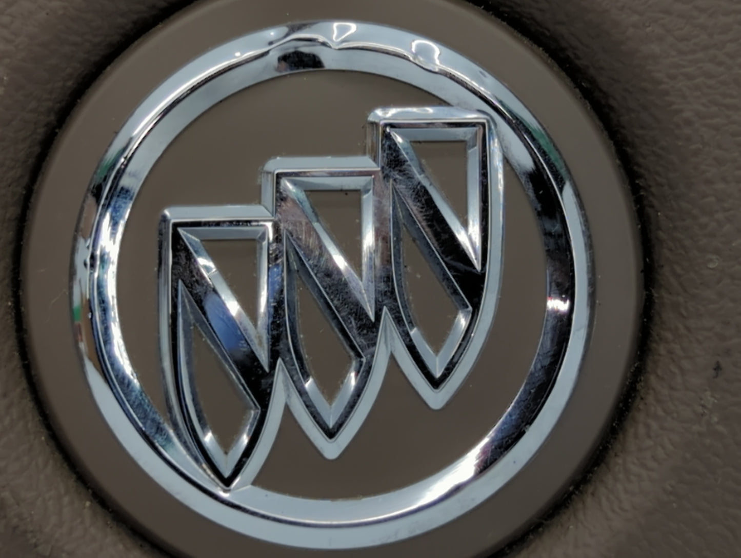 2006 Buick Lucerne Air Bag Driver Left Steering Wheel Mounted Fits OEM Used Auto Parts - Oemusedautoparts1.com