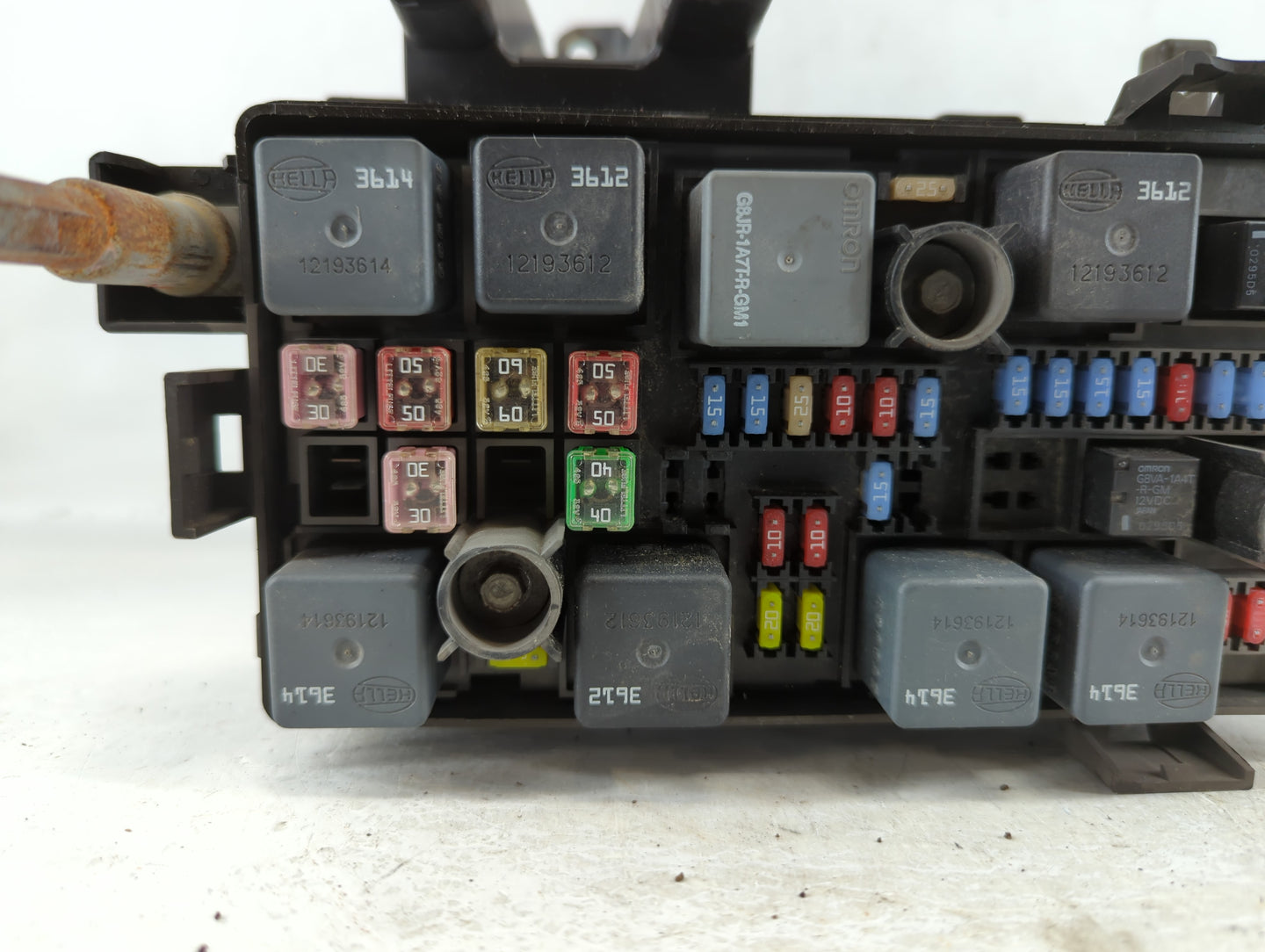 2006-2007 Buick Lucerne Fusebox Fuse Box Panel Relay Module P/N:15812664 Fits Fits 2006 2007 OEM Used Auto Parts - Oemusedau