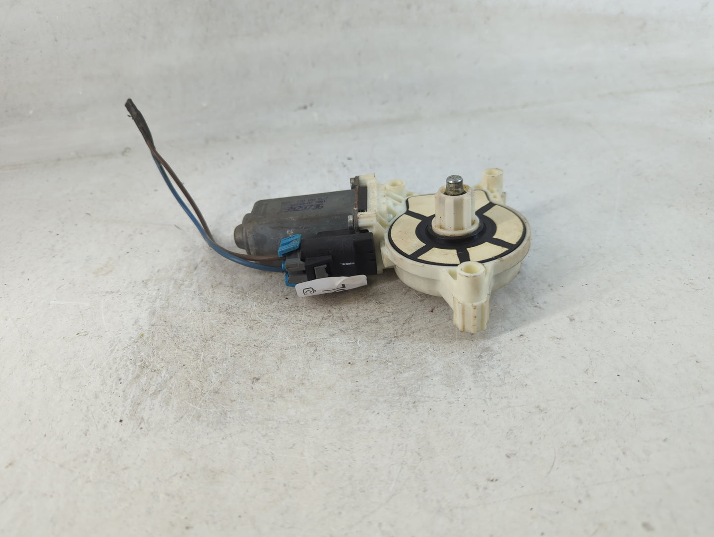 2006-2011 Buick Lucerne Passenger Front Right Power Window Motor - Oemusedautoparts1.com