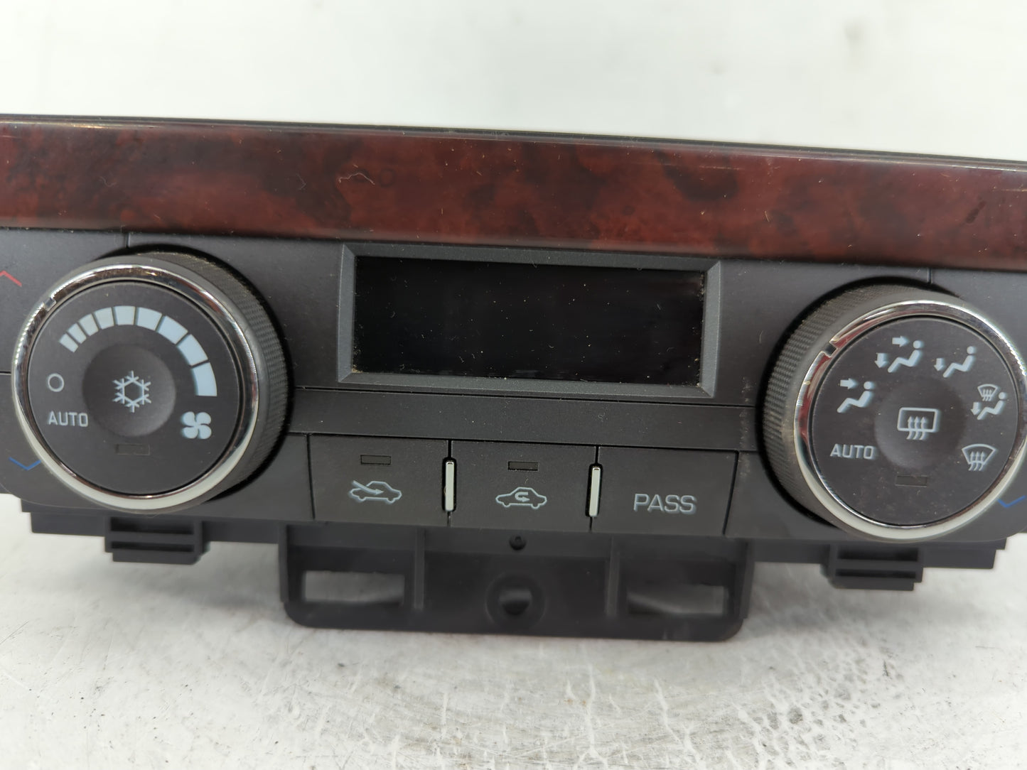 2006 Buick Lucerne Climate Control Module Temperature AC/Heater Replacement P/N:15861055 Fits OEM Used Auto Parts - Oemuseda