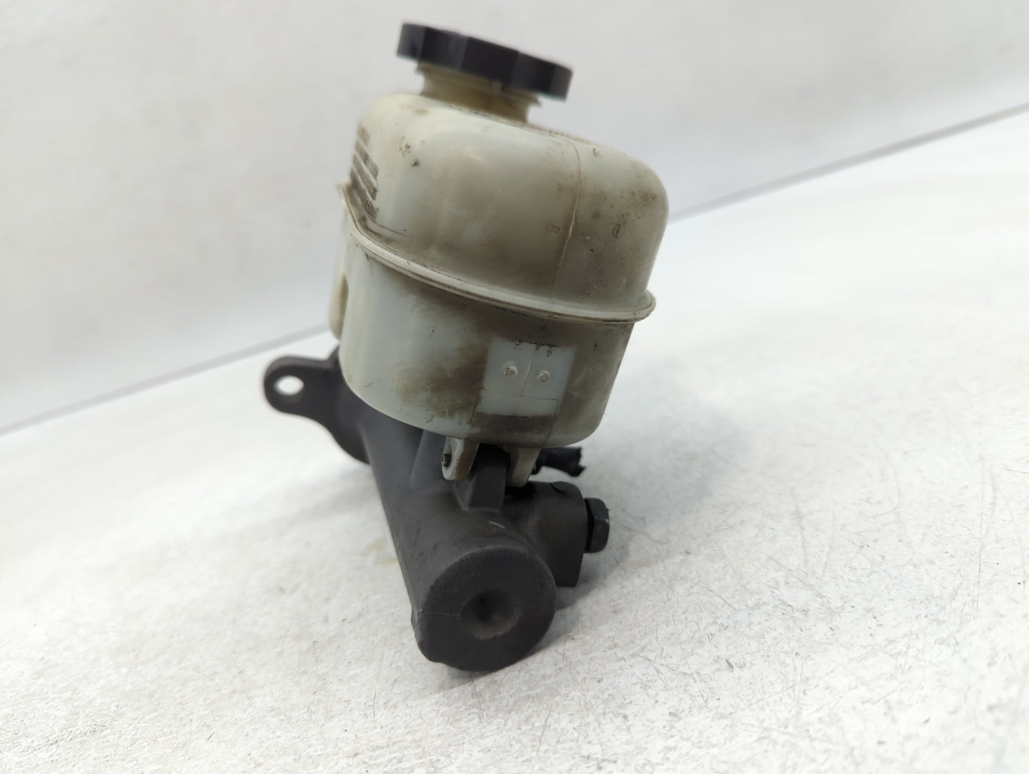 2006-2007 Buick Rainier Brake Master Cylinder - Oemusedautoparts1.com