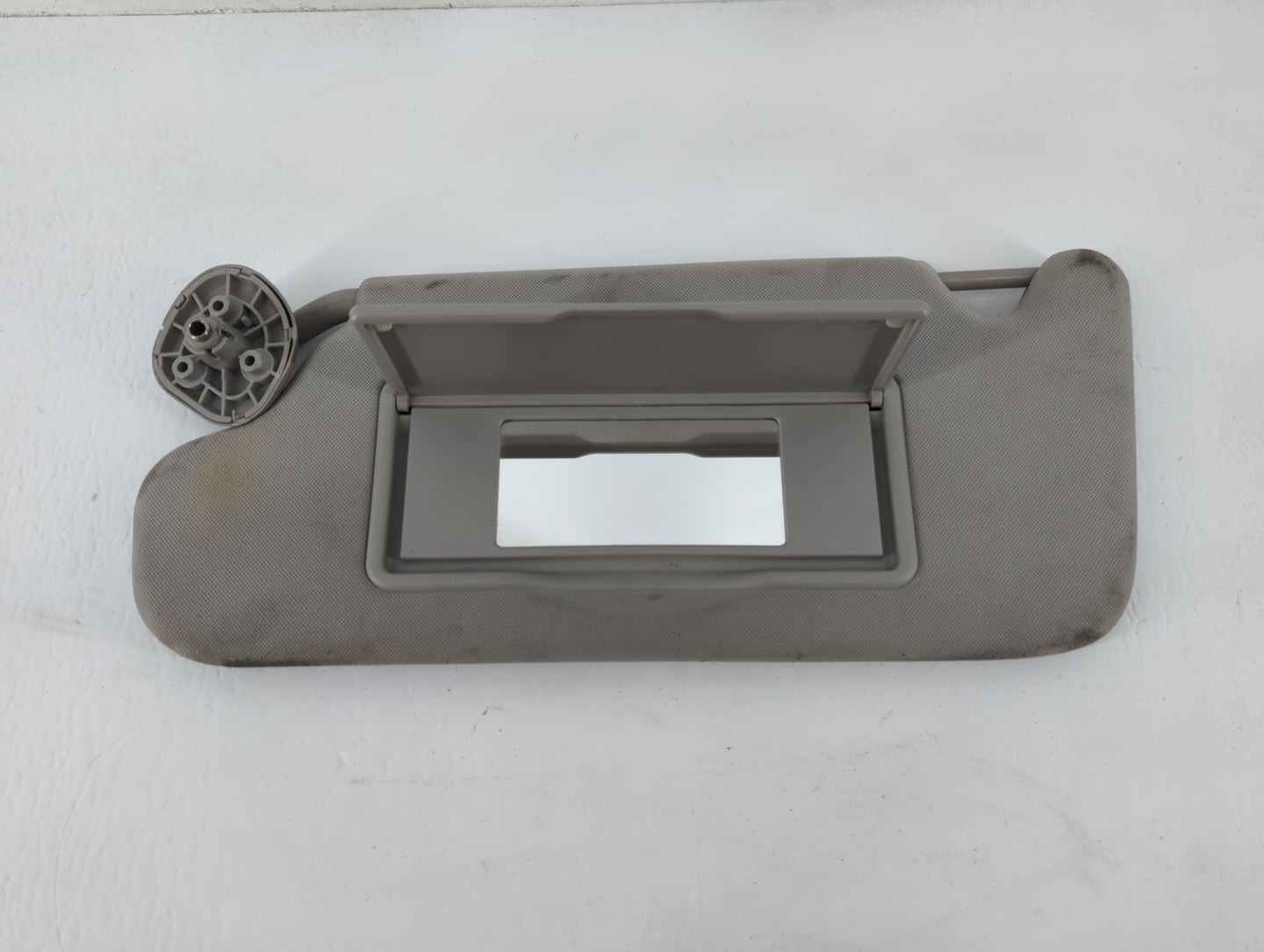 2005-2007 Buick Rainier Sun Visor Shade Replacement Driver Left Mirror Fits Fits 2005 2006 2007 OEM Used Auto Parts - Oemuse