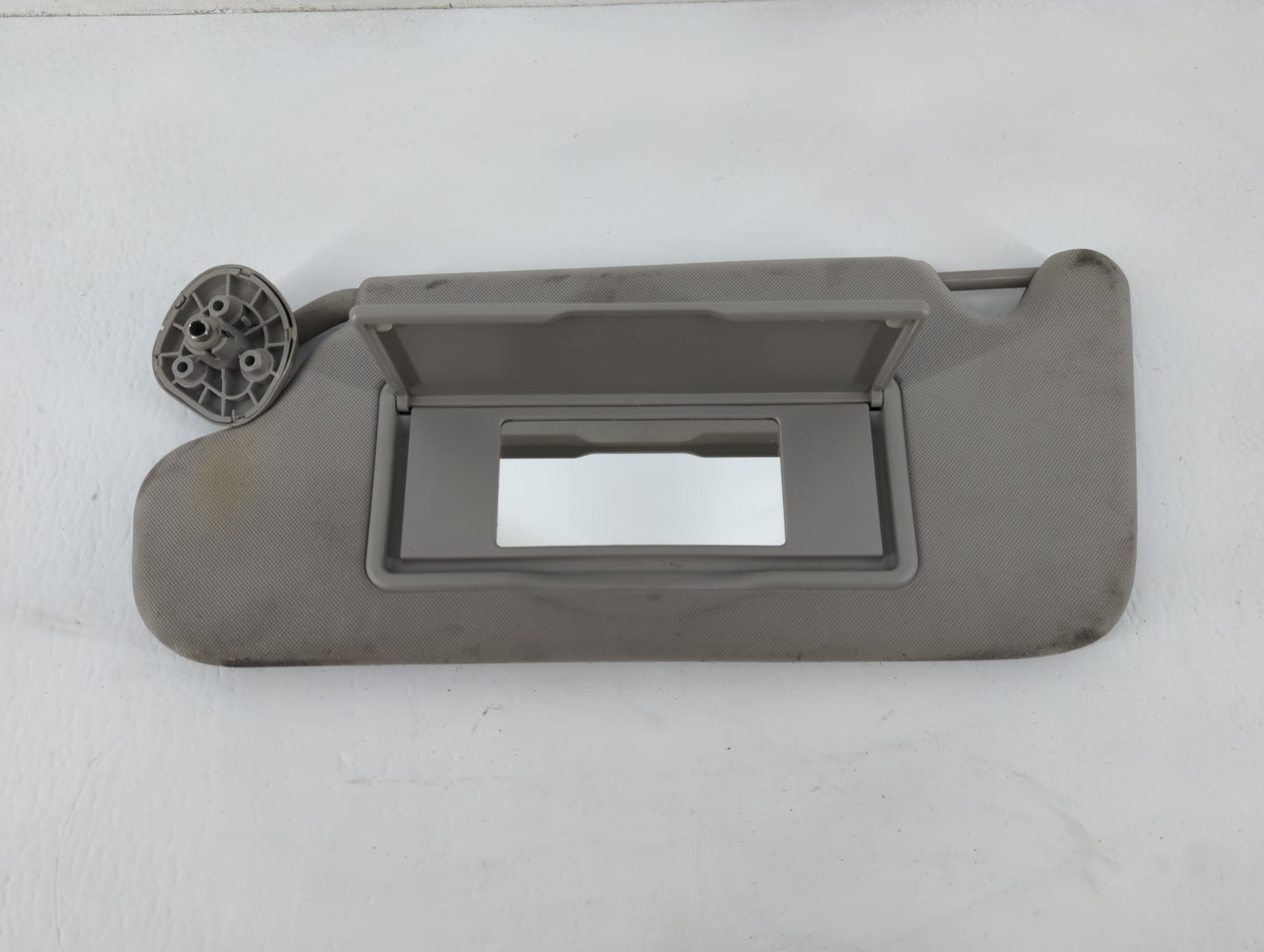 2005-2007 Buick Rainier Sun Visor Shade Replacement Driver Left Mirror Fits Fits 2005 2006 2007 OEM Used Auto Parts - Oemuse