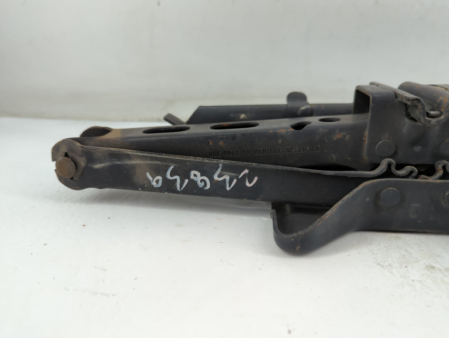2006 Buick Rendezvous Spare Scissor Car Jack - Oemusedautoparts1.com