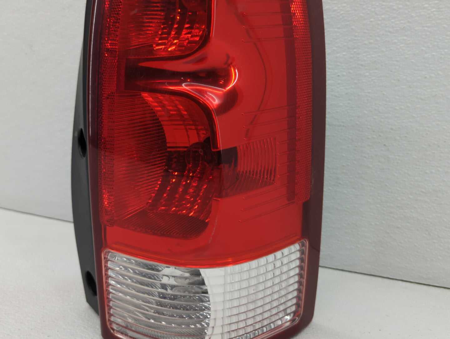 2005-2007 Buick Terraza Tail Light Assembly Passenger Right OEM Fits Fits 2005 2006 2007 2008 2009 OEM Used Auto Parts - Oem
