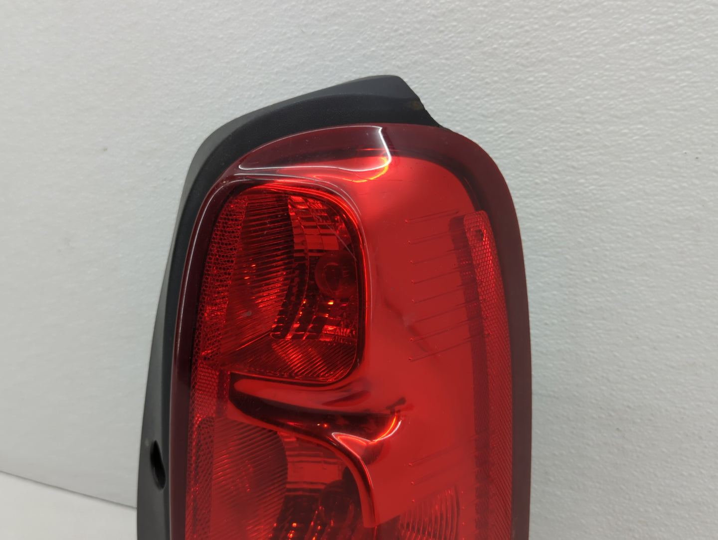 2005-2007 Buick Terraza Tail Light Assembly Passenger Right OEM Fits Fits 2005 2006 2007 2008 2009 OEM Used Auto Parts - Oem