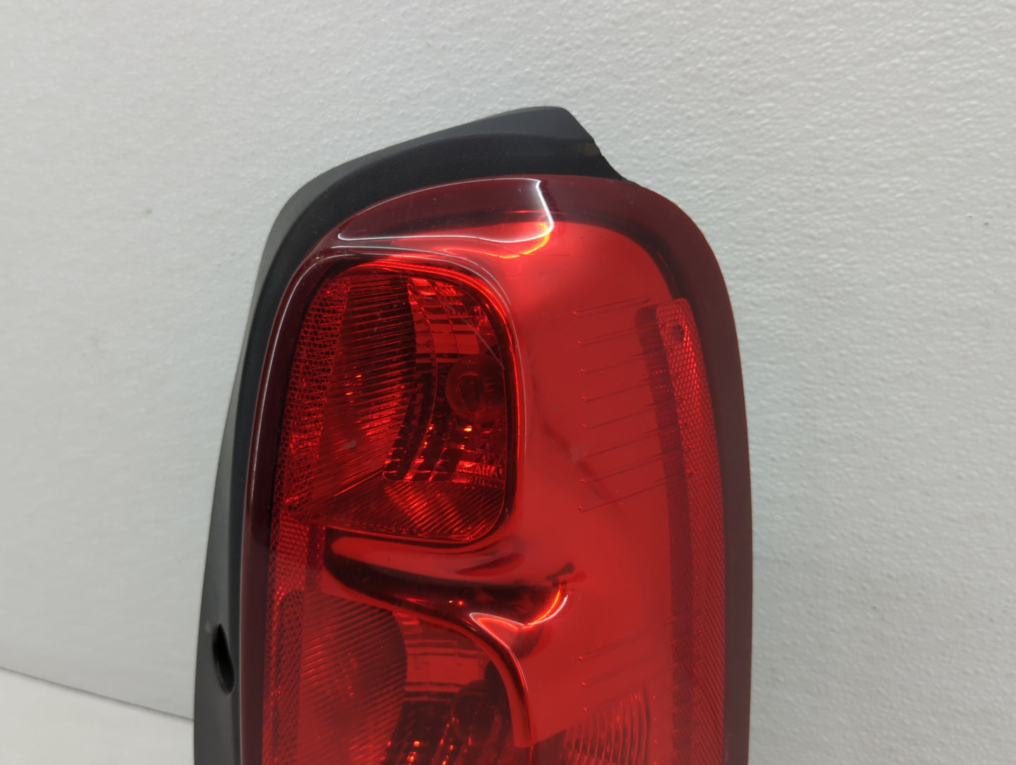 2005-2007 Buick Terraza Tail Light Assembly Passenger Right OEM Fits Fits 2005 2006 2007 2008 2009 OEM Used Auto Parts - Oem