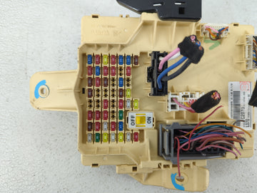 2005-2007 Buick Terraza Fusebox Fuse Box Panel Relay Module P/N:91950-C2070 6351-1432, 15791555 Fits Fits 2005 2006 2007 2008 2009 OEM Used Auto Parts