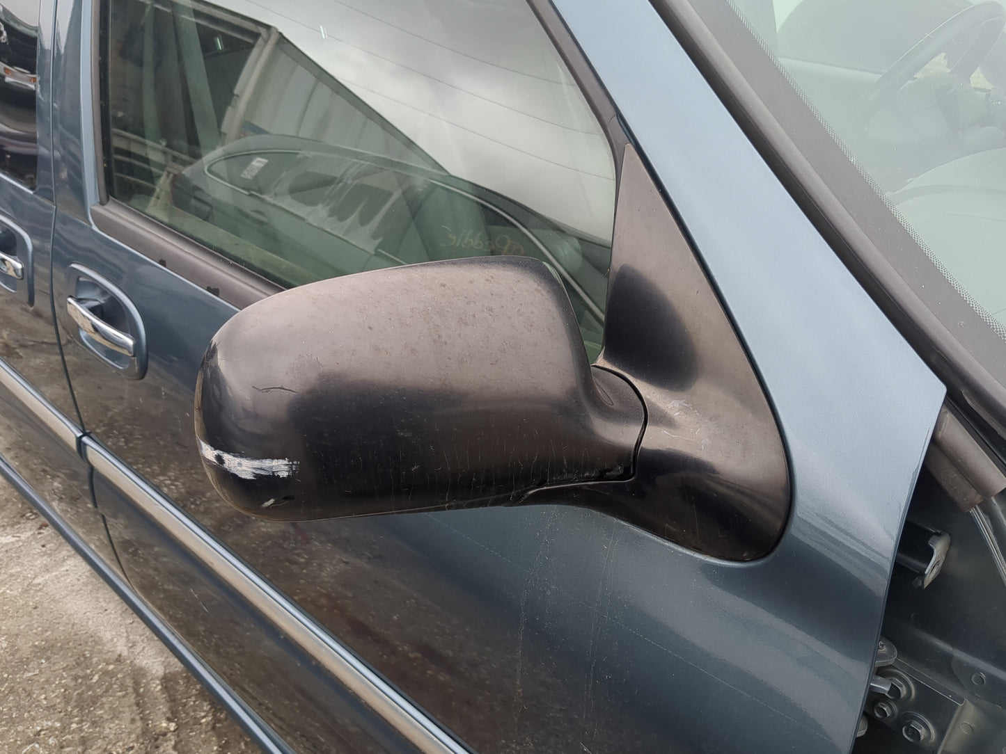 2005-2007 Buick Terraza Passenger Side View Mirror - Right Door Mirror OEM Used - Oemusedautoparts1.com