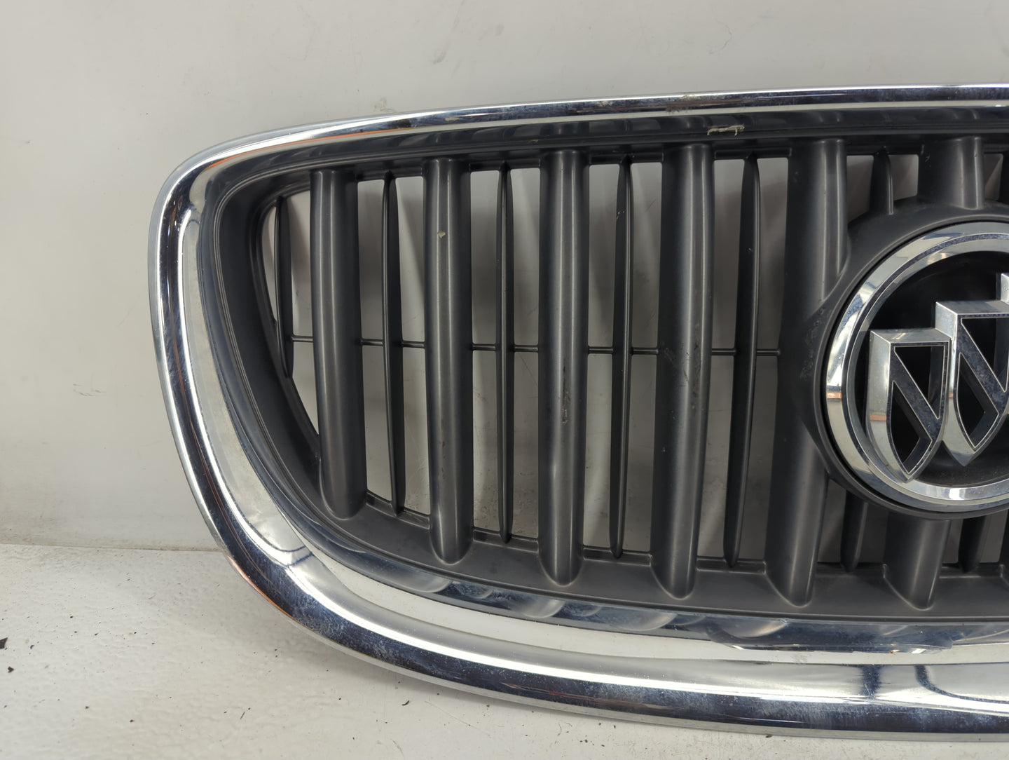 2005-2007 Buick Terraza Front Bumper Grille - Oemusedautoparts1.com