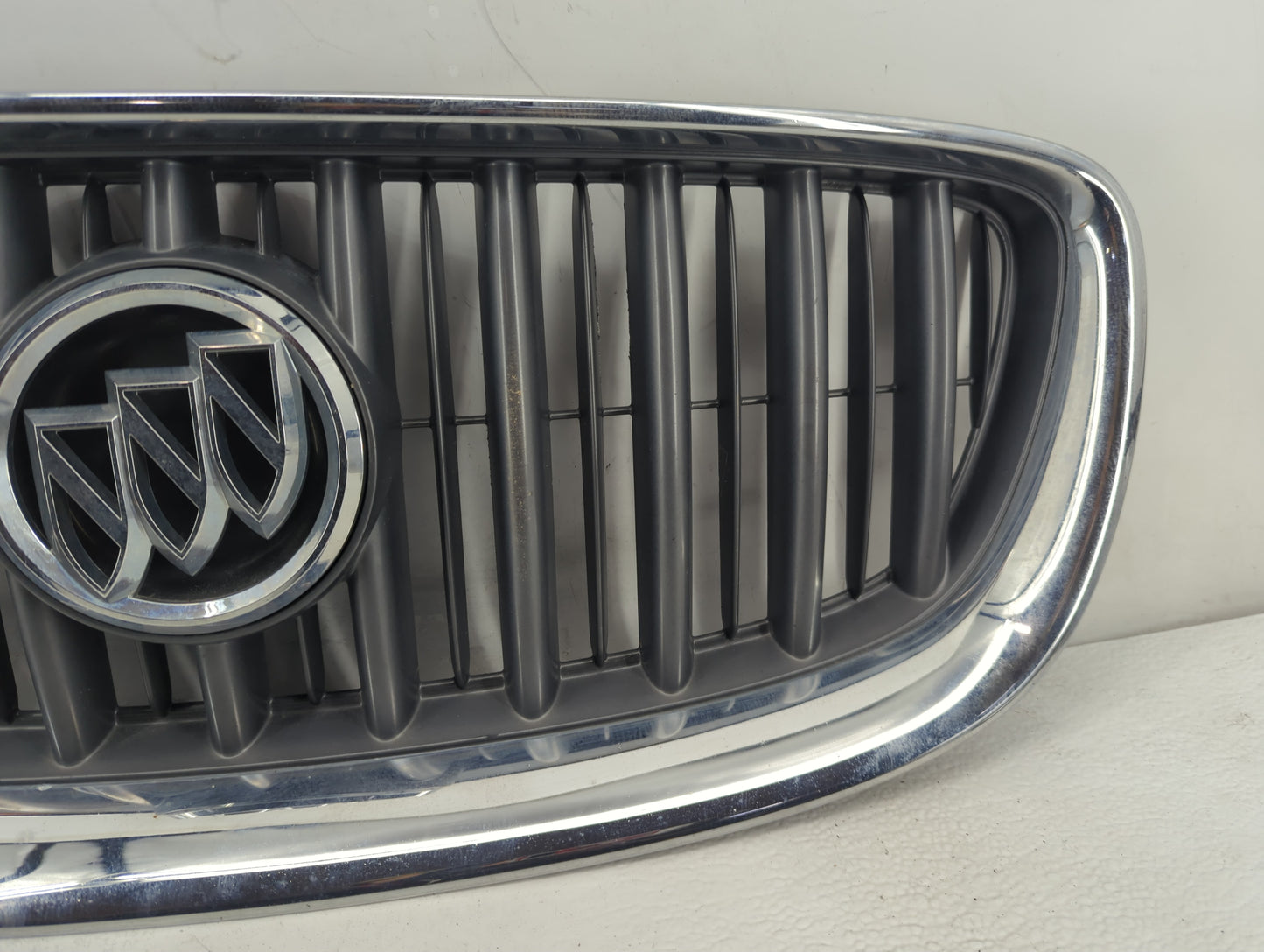 2005-2007 Buick Terraza Front Bumper Grille - Oemusedautoparts1.com