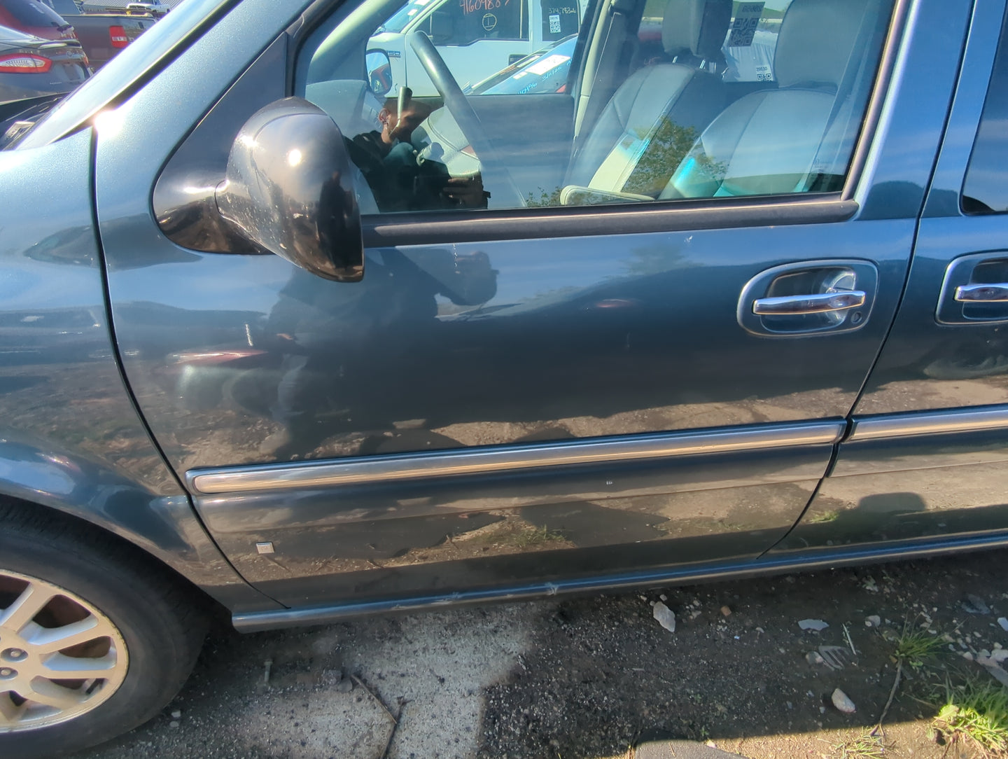 2005-2007 Buick Terraza Driver Front Door Oem - Oemusedautoparts1.com