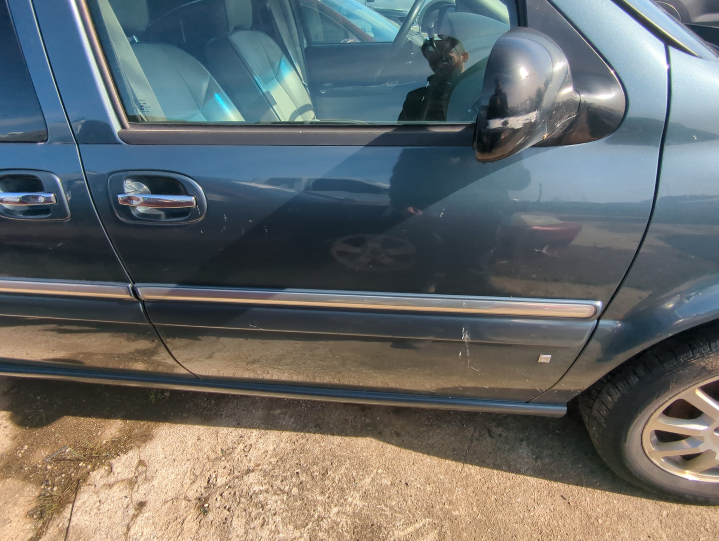 2005-2007 Buick Terraza Passenger Front Door Oem - Oemusedautoparts1.com