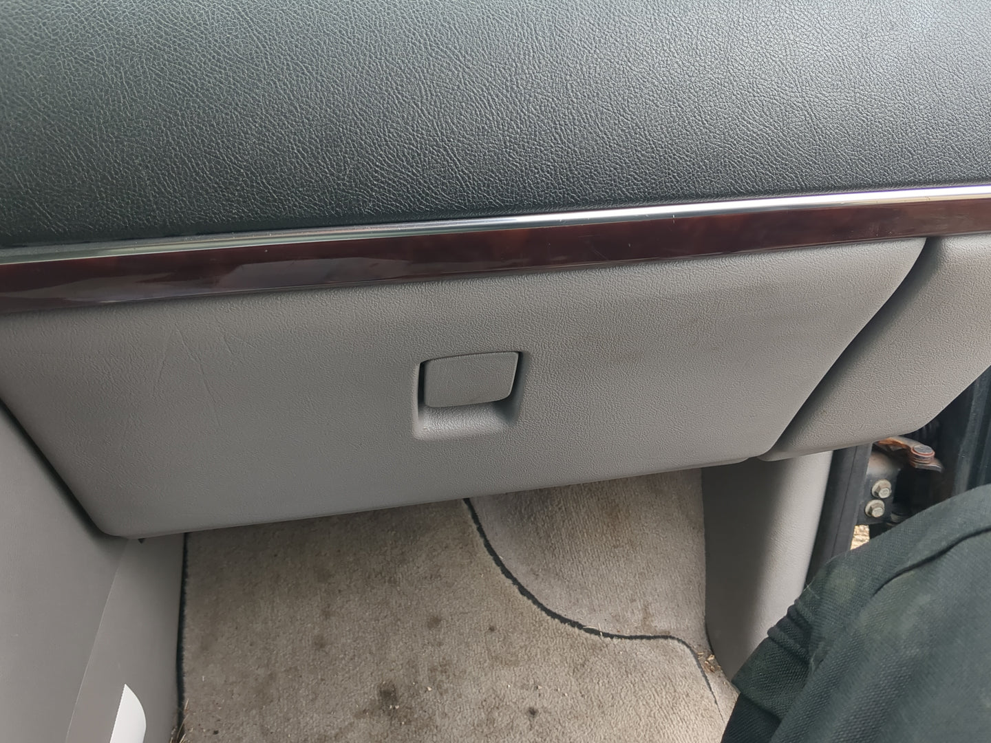 2006 Buick Terraza Passenger Glove Box Door Storage Compartment - Oemusedautoparts1.com