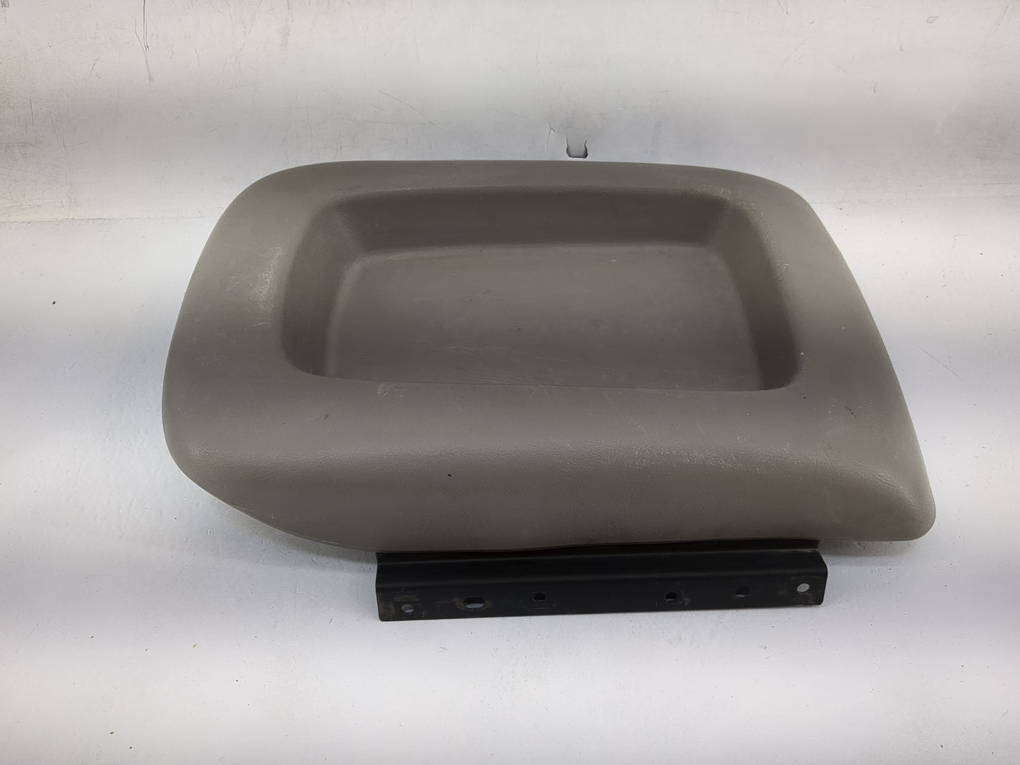 2006 Cadillac Avalanche 1500 Center Console Armrest Cover Lid Fits OEM Used Auto Parts - Oemusedautoparts1.com