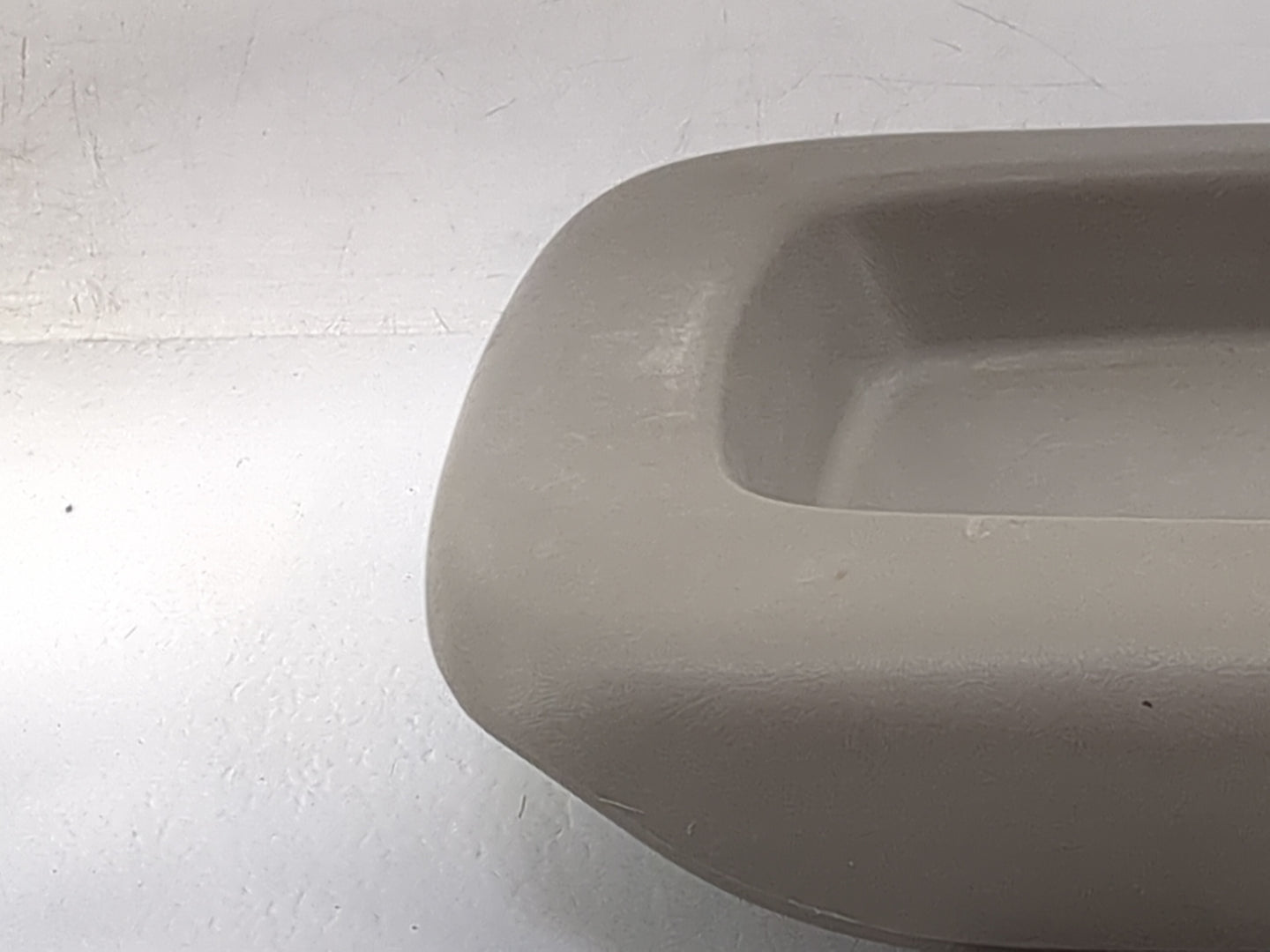 2006 Cadillac Avalanche 1500 Center Console Armrest Cover Lid Fits OEM Used Auto Parts - Oemusedautoparts1.com