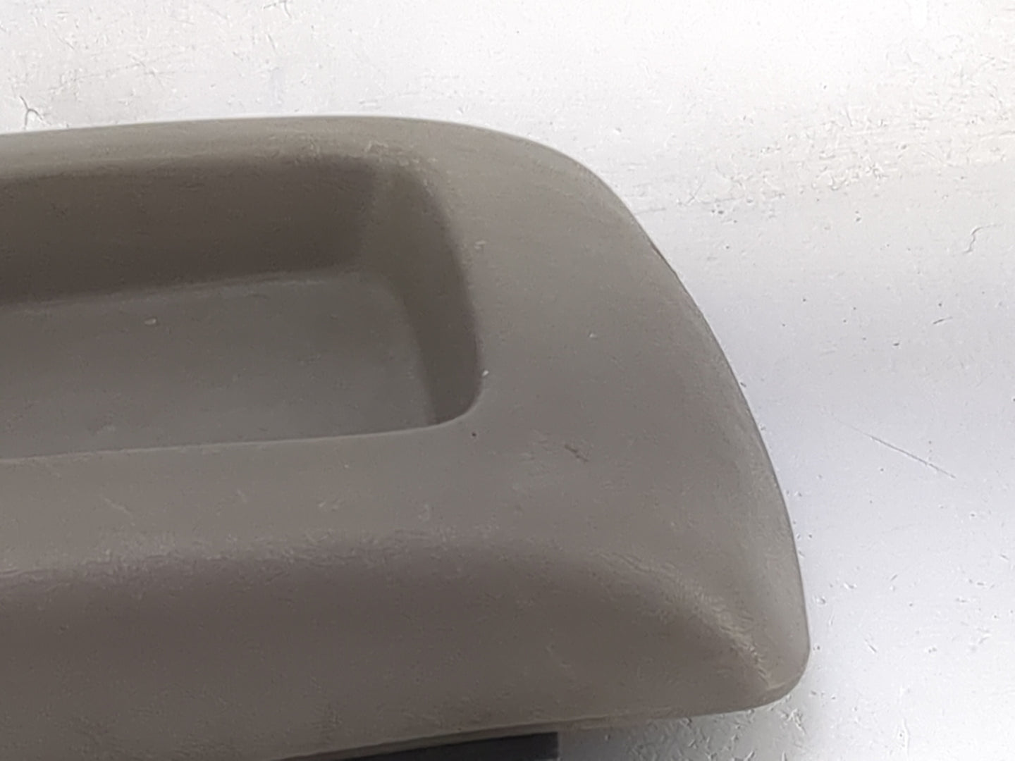 2006 Cadillac Avalanche 1500 Center Console Armrest Cover Lid Fits OEM Used Auto Parts - Oemusedautoparts1.com