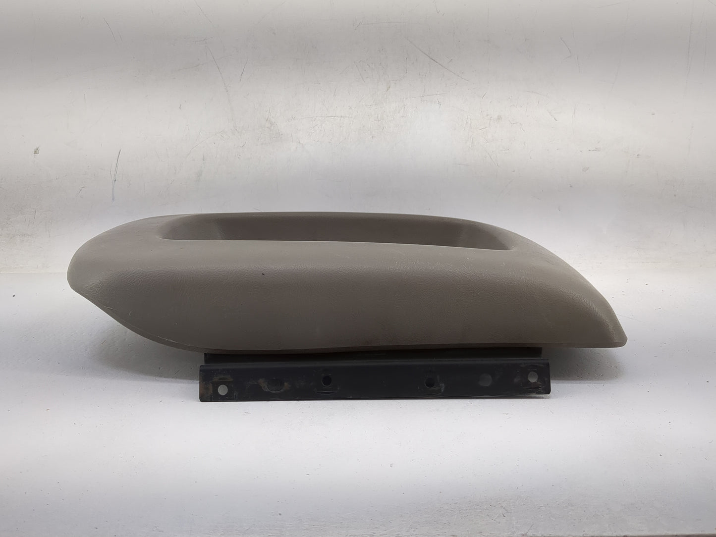 2006 Cadillac Avalanche 1500 Center Console Armrest Cover Lid Fits OEM Used Auto Parts - Oemusedautoparts1.com