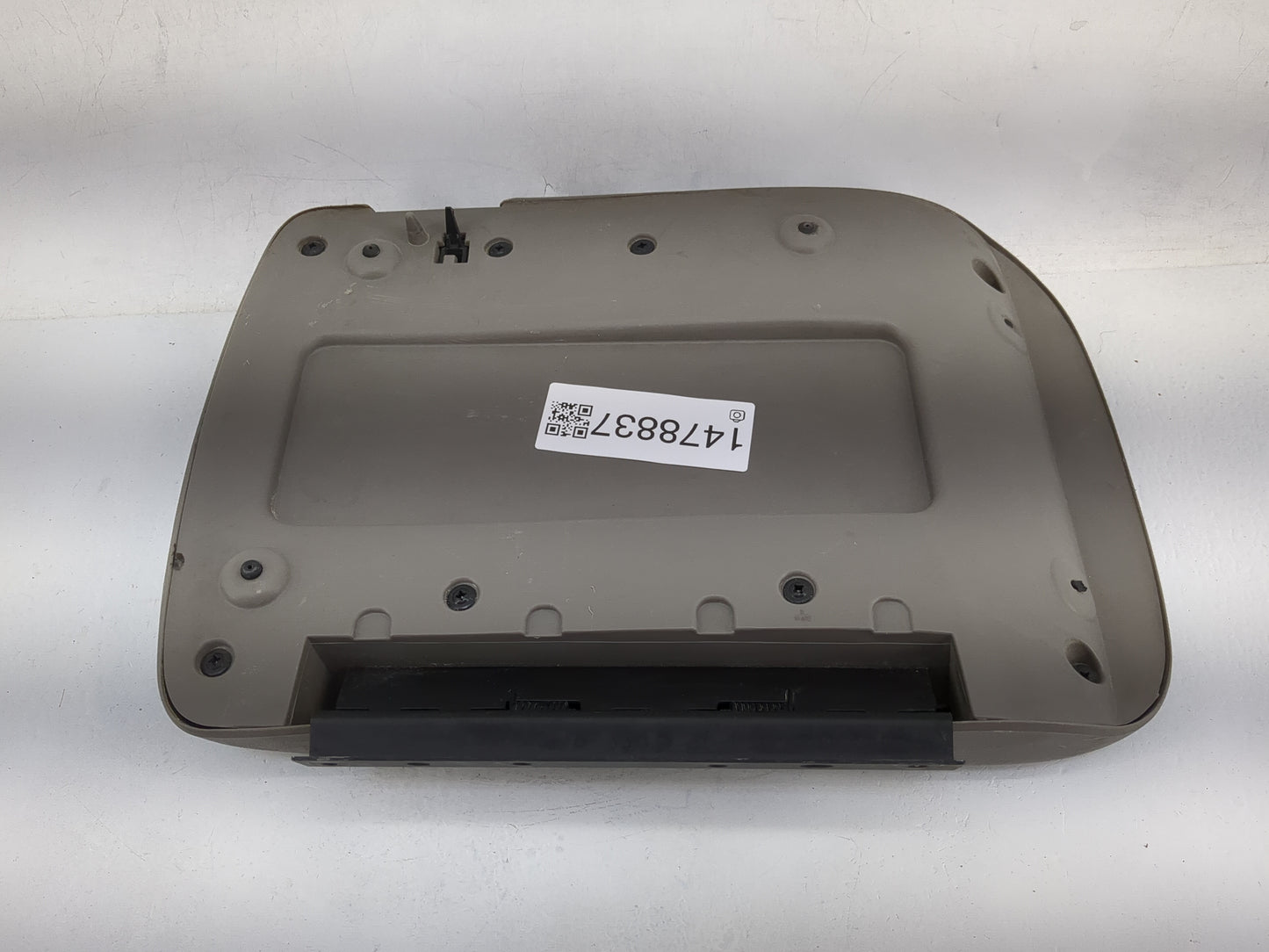 2006 Cadillac Avalanche 1500 Center Console Armrest Cover Lid Fits OEM Used Auto Parts - Oemusedautoparts1.com