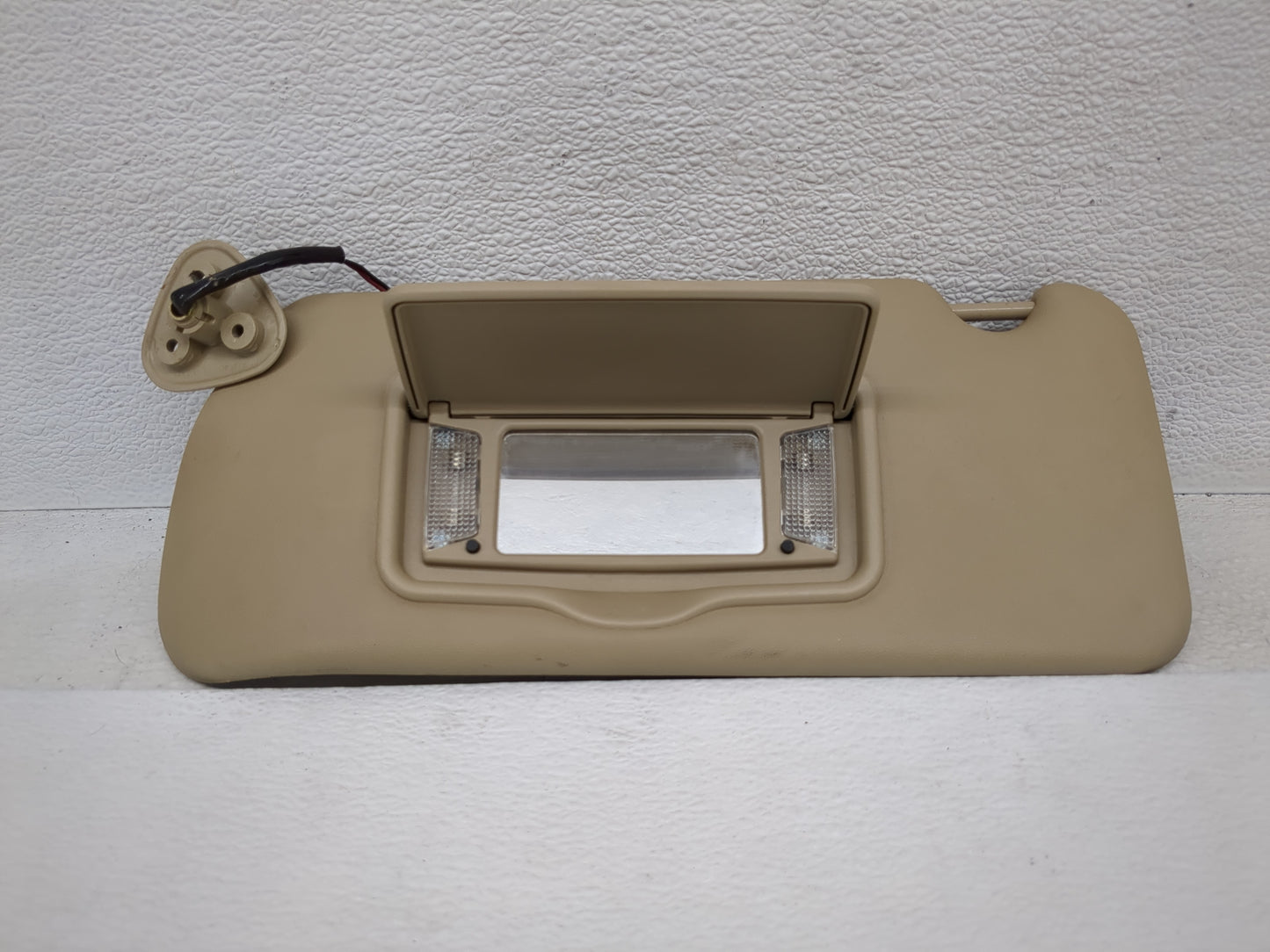 2003-2007 Cadillac Cts Sun Visor Shade Replacement Driver Left Mirror Fits Fits 2003 2004 2005 2006 2007 OEM Used Auto Parts