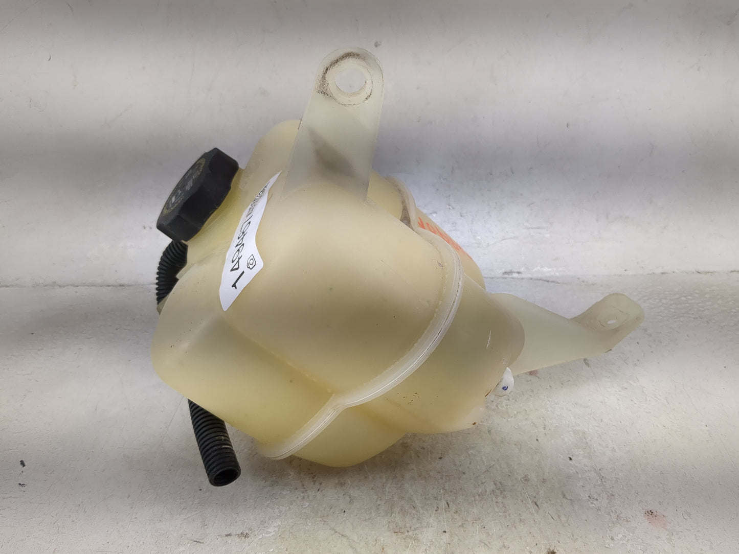2003-2006 Cadillac Cts Radiator Coolant Overflow Expansion Tank Bottle - Oemusedautoparts1.com