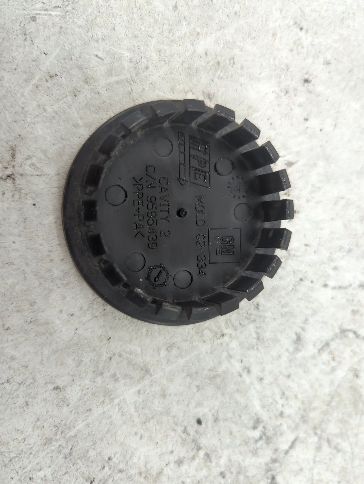 2006 Cadillac Cts Center Cap Oem Chrome 1517189 - Oemusedautoparts1.com