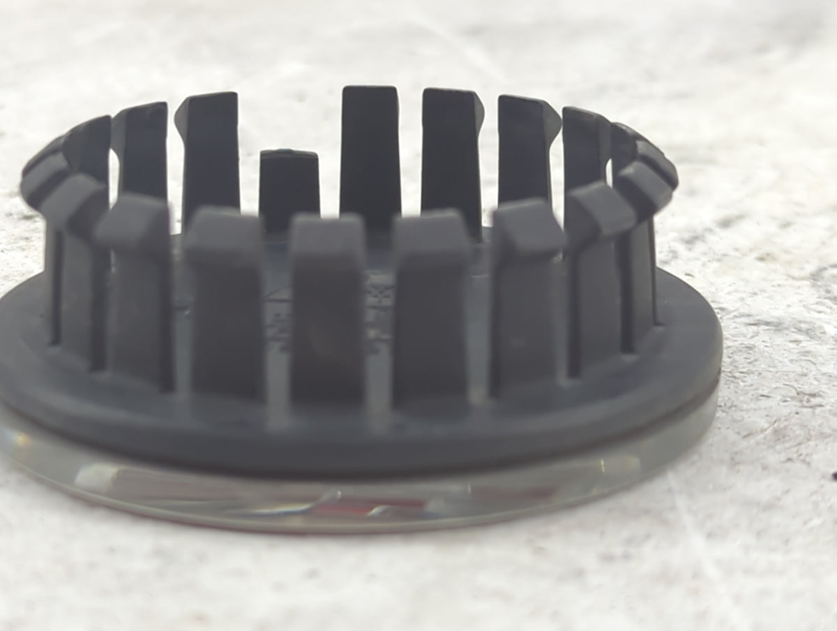 2006 Cadillac Cts Center Cap Oem Silver 1517190 - Oemusedautoparts1.com