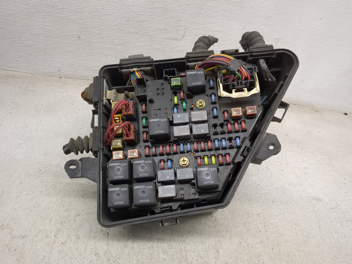2004-2007 Cadillac Cts Fusebox Fuse Box Panel Relay Module P/N:15233126 Fits Fits 2004 2005 2006 2007 OEM Used Auto Parts - 