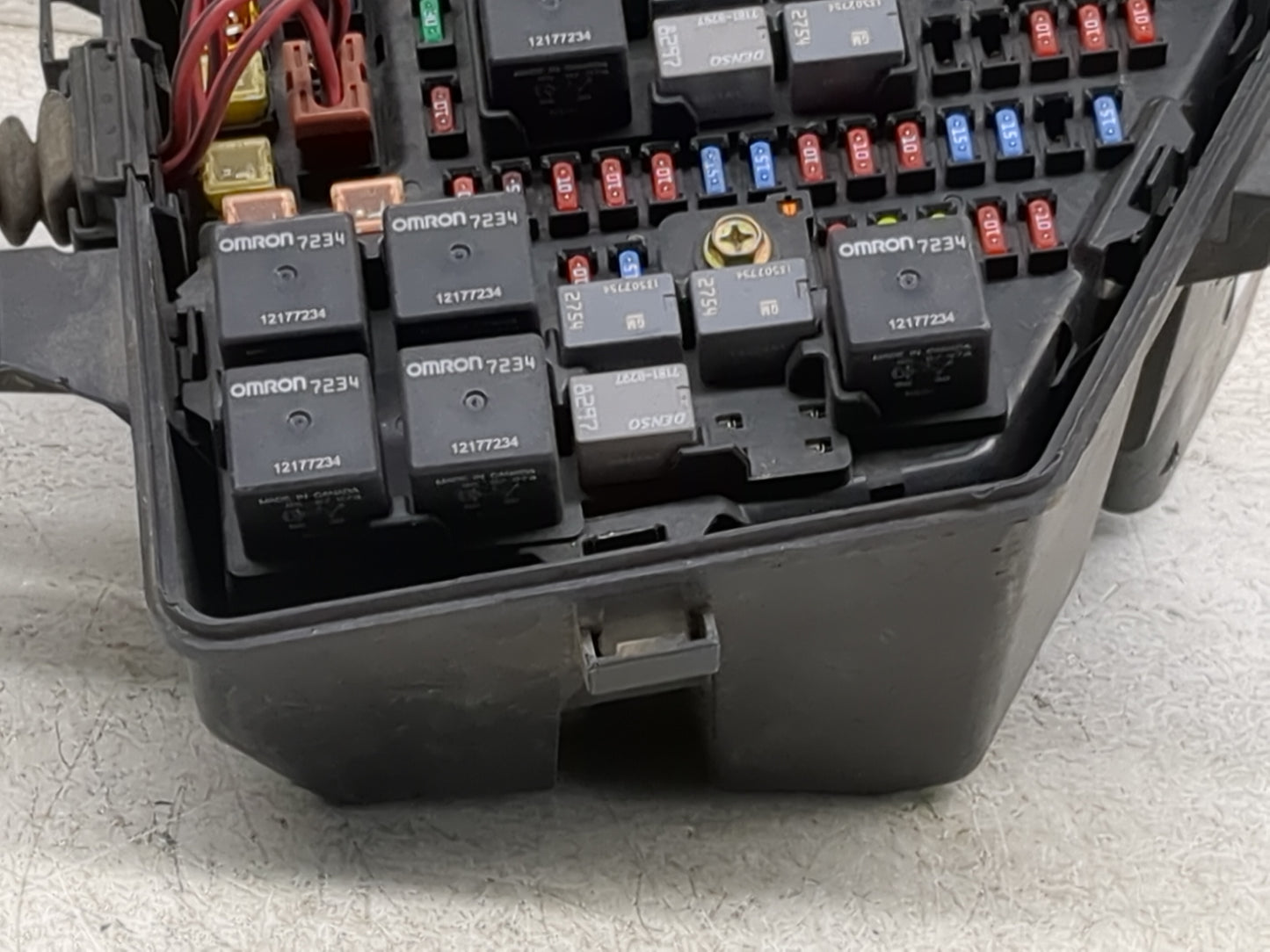 2004-2007 Cadillac Cts Fusebox Fuse Box Panel Relay Module P/N:15233126 Fits Fits 2004 2005 2006 2007 OEM Used Auto Parts - 