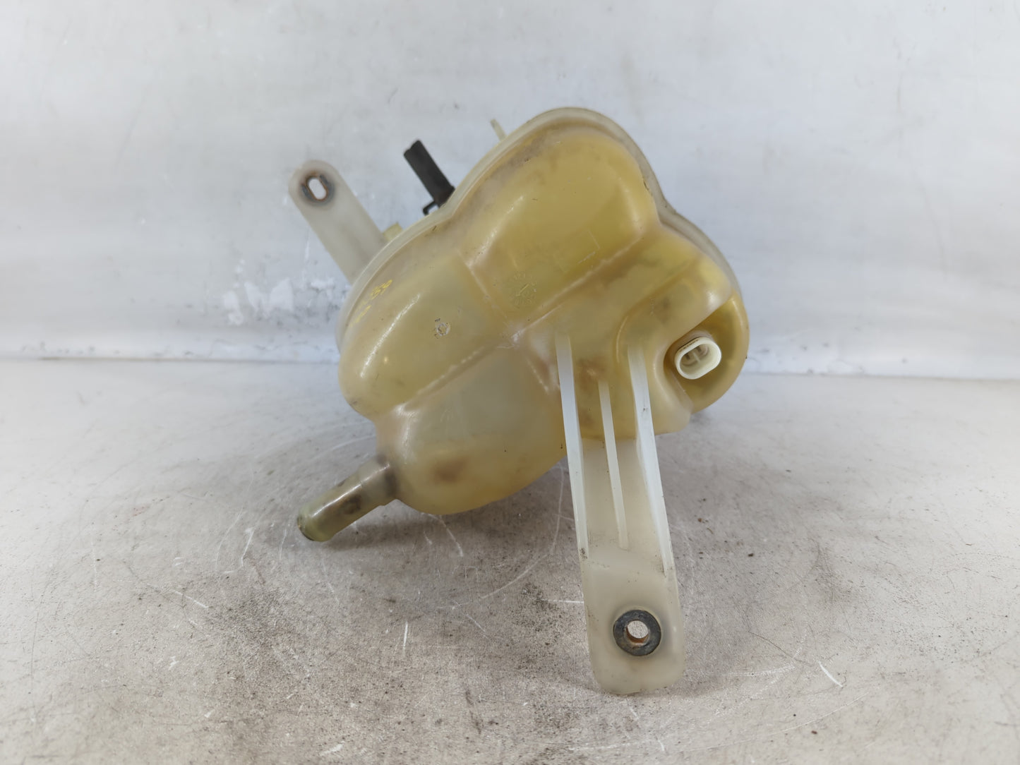2003-2007 Cadillac Cts Windshield Washer Fluid Reservoir Bottle Oem 774843 - Oemusedautoparts1.com