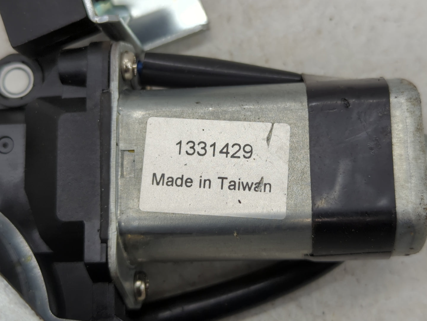 2006 Cadillac Deville Used Driver Left Rear Window Regulator - Oemusedautoparts1.com