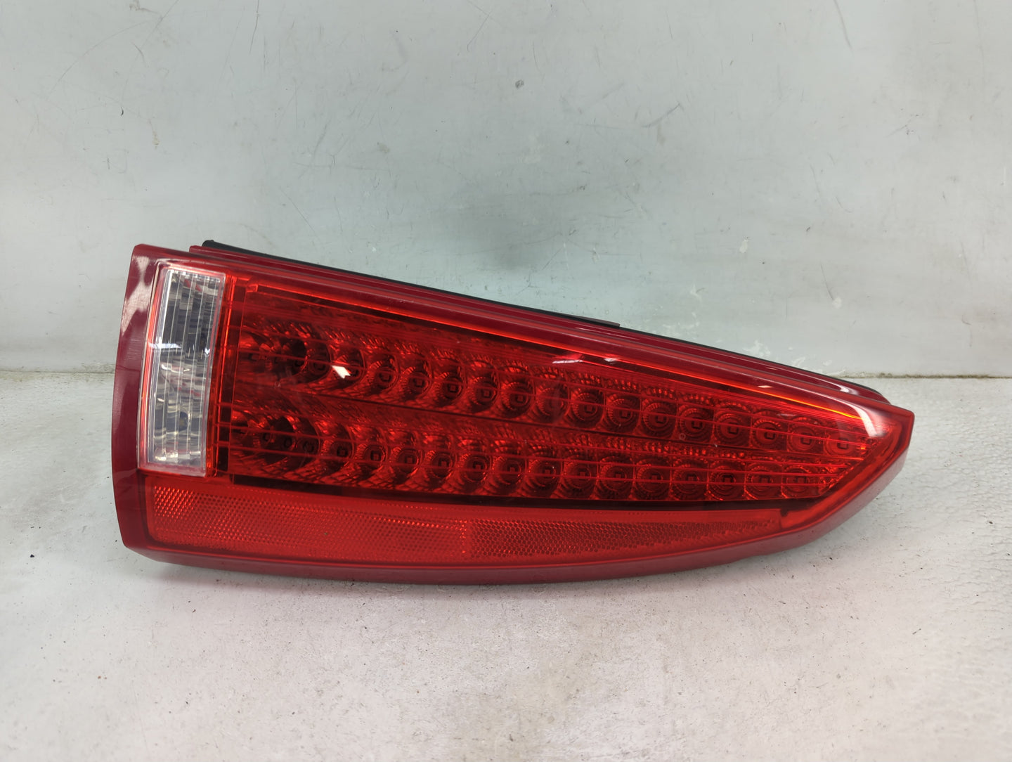 2006-2011 Cadillac Dts Tail Light Assembly Passenger Right OEM P/N:15858152 Fits Fits 2006 2007 2008 2009 2010 2011 OEM Used