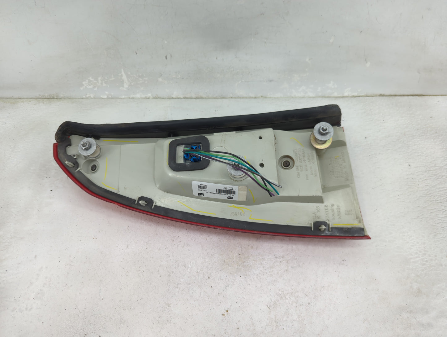 2006-2011 Cadillac Dts Tail Light Assembly Passenger Right OEM P/N:15858152 Fits Fits 2006 2007 2008 2009 2010 2011 OEM Used
