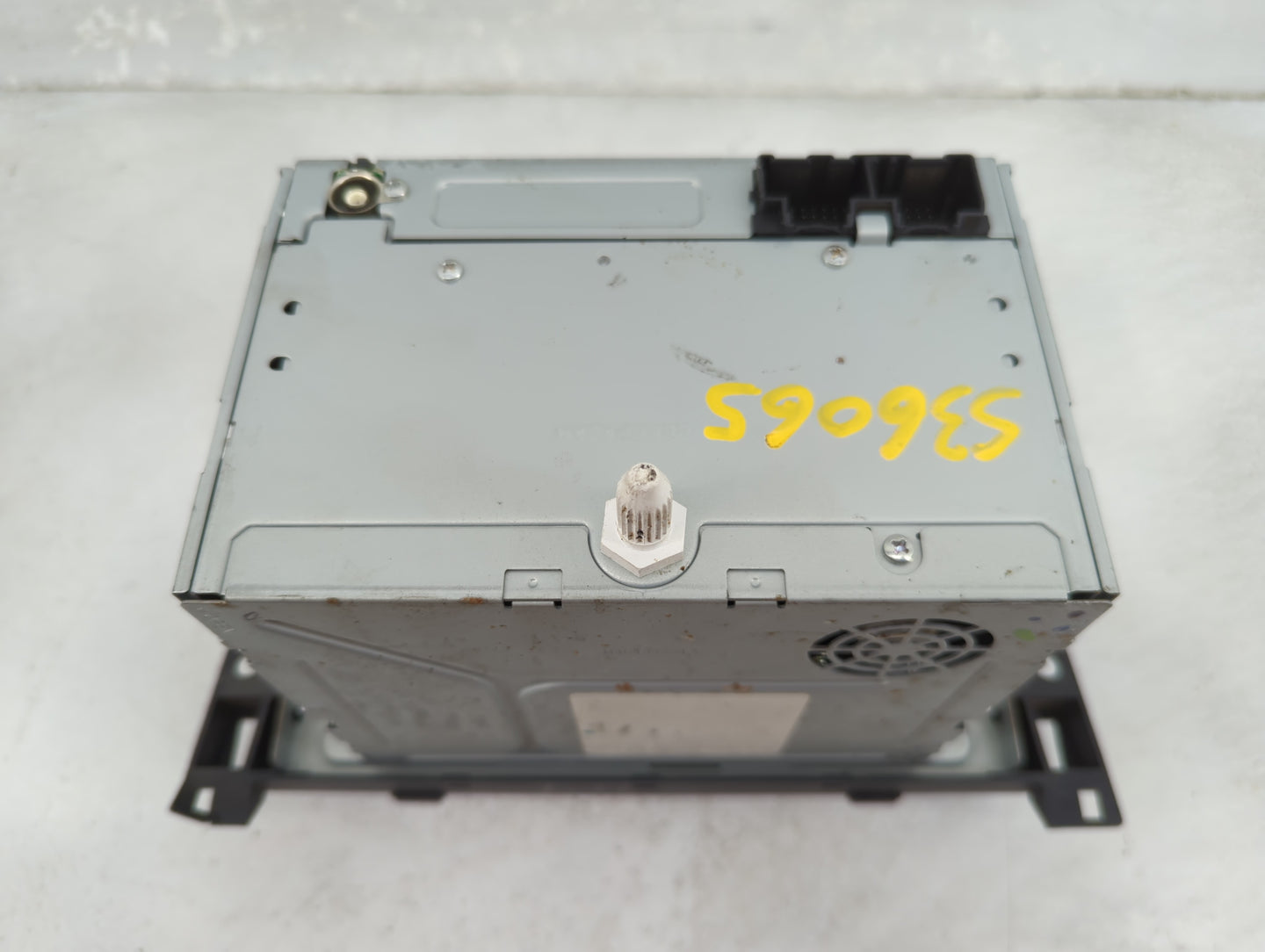 2006-2006 Cadillac Dts Radio Cd Changer M4g493337a - Oemusedautoparts1.com