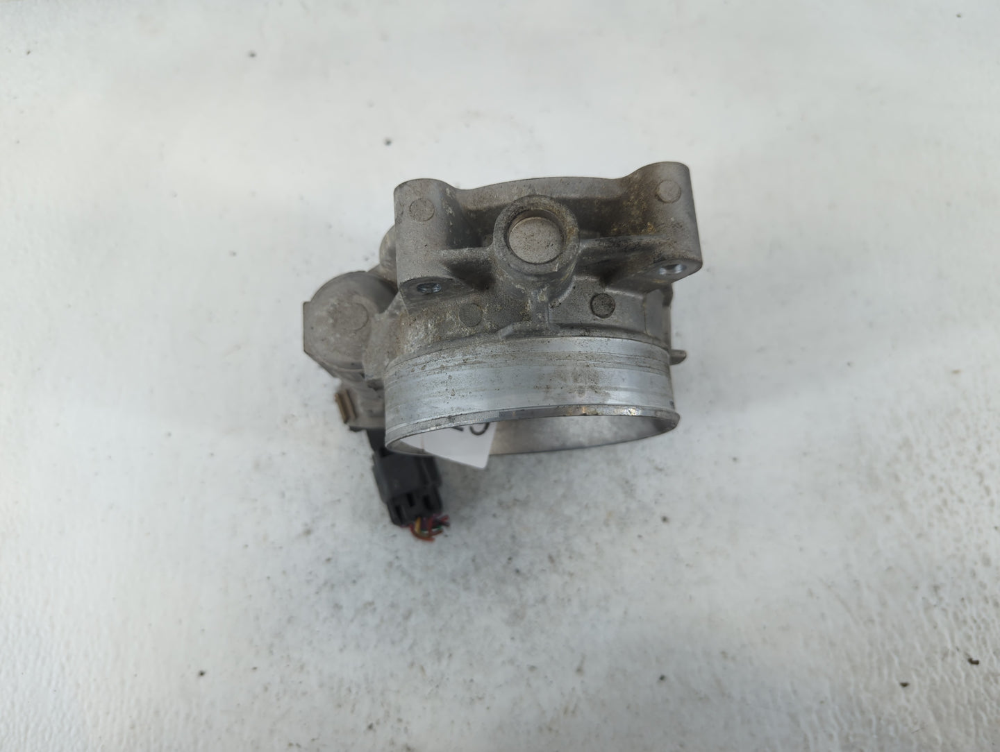 2006-2011 Cadillac Dts Throttle Body P/N:0556 12602800 Fits Fits 2006 2007 2008 2009 2010 2011 OEM Used Auto Parts - Oemused