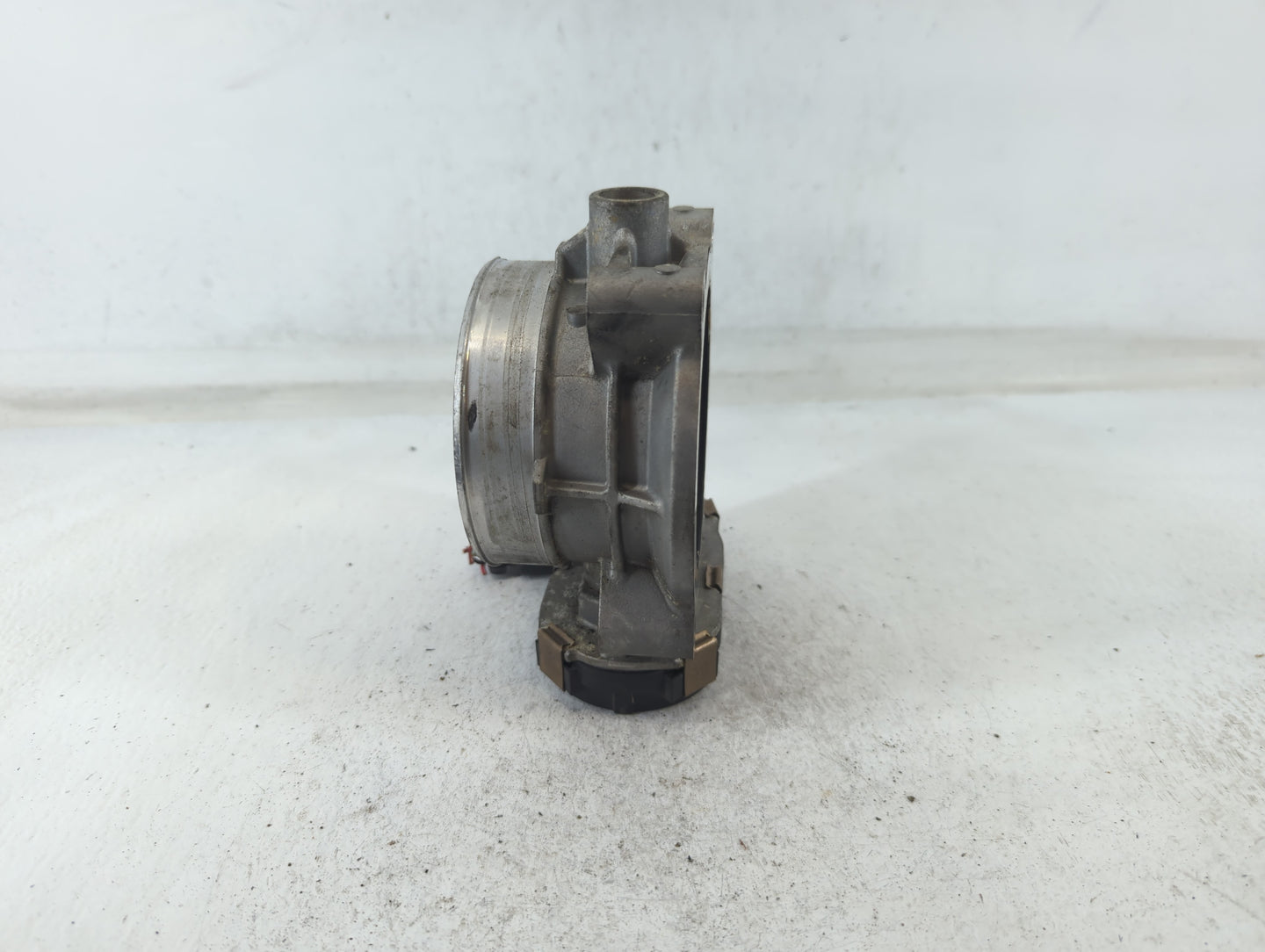 2006-2011 Cadillac Dts Throttle Body P/N:0556 12602800 Fits Fits 2006 2007 2008 2009 2010 2011 OEM Used Auto Parts - Oemused