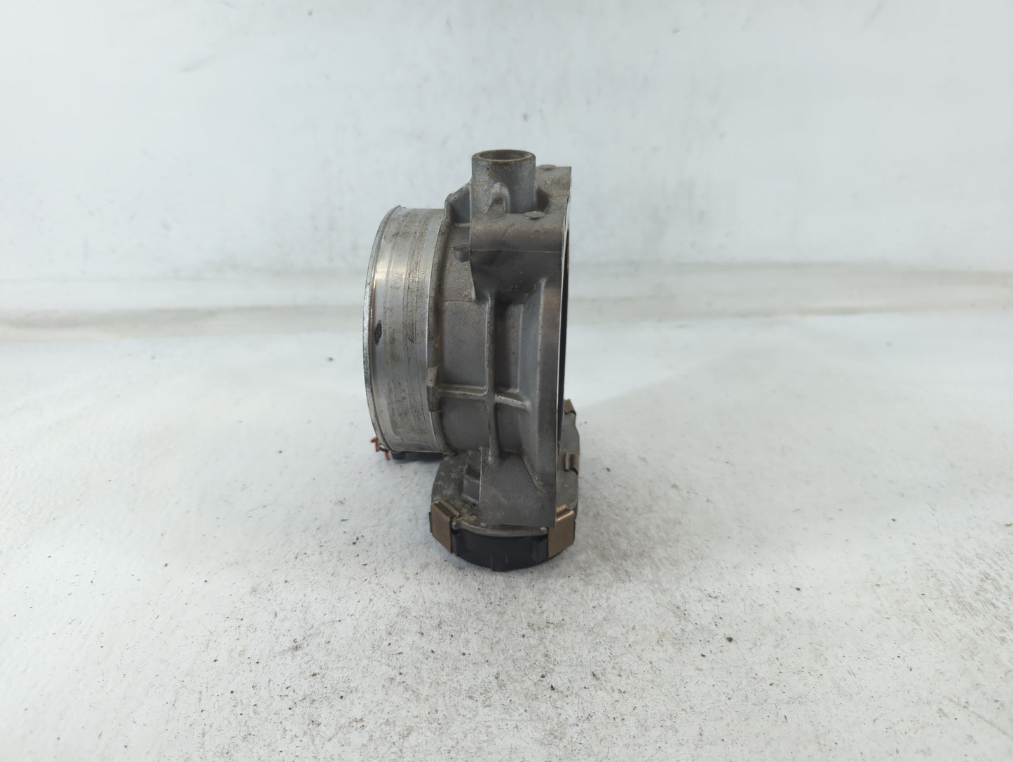 2006-2011 Cadillac Dts Throttle Body P/N:0556 12602800 Fits Fits 2006 2007 2008 2009 2010 2011 OEM Used Auto Parts - Oemused