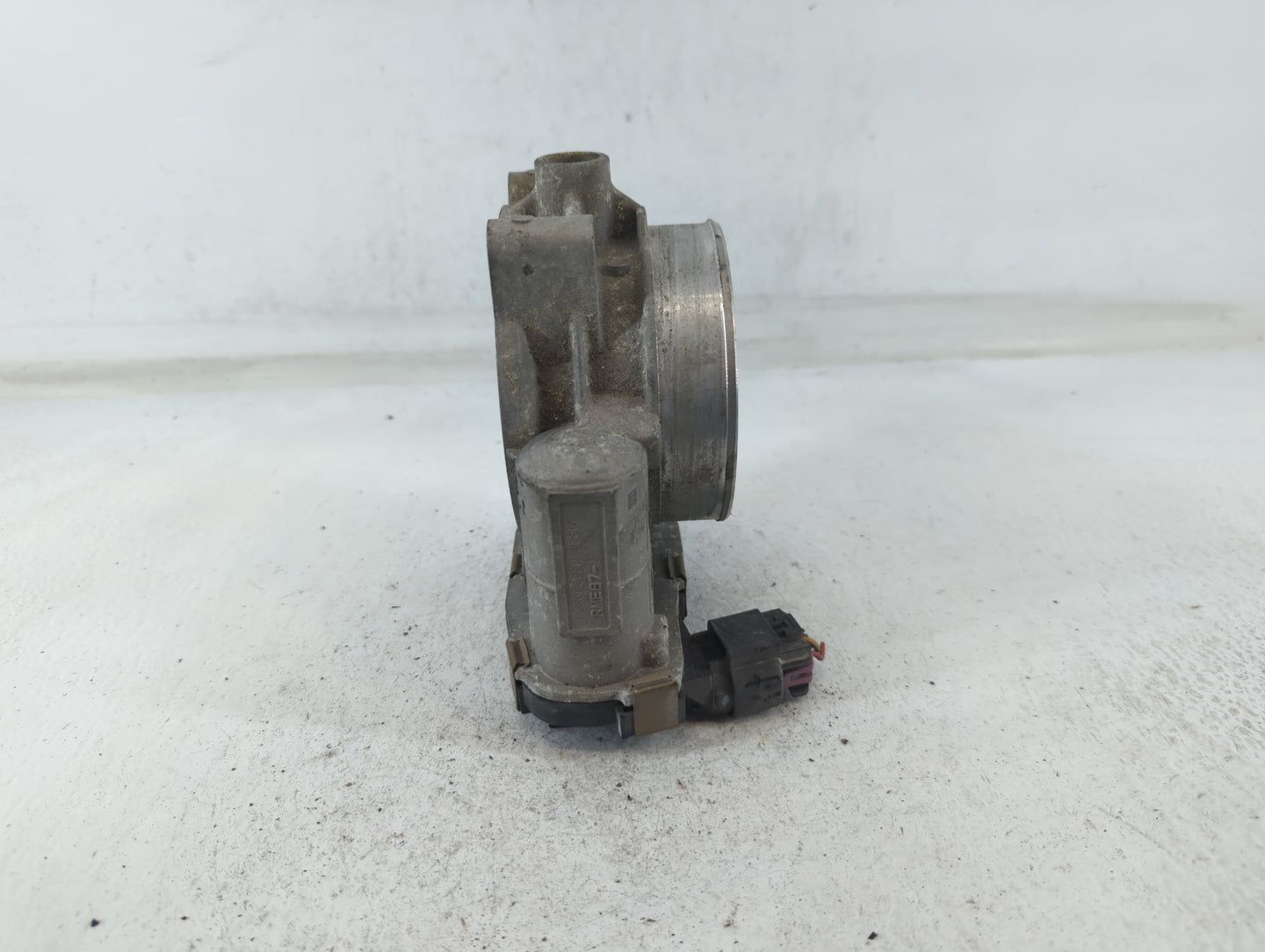 2006-2011 Cadillac Dts Throttle Body P/N:0556 12602800 Fits Fits 2006 2007 2008 2009 2010 2011 OEM Used Auto Parts - Oemused