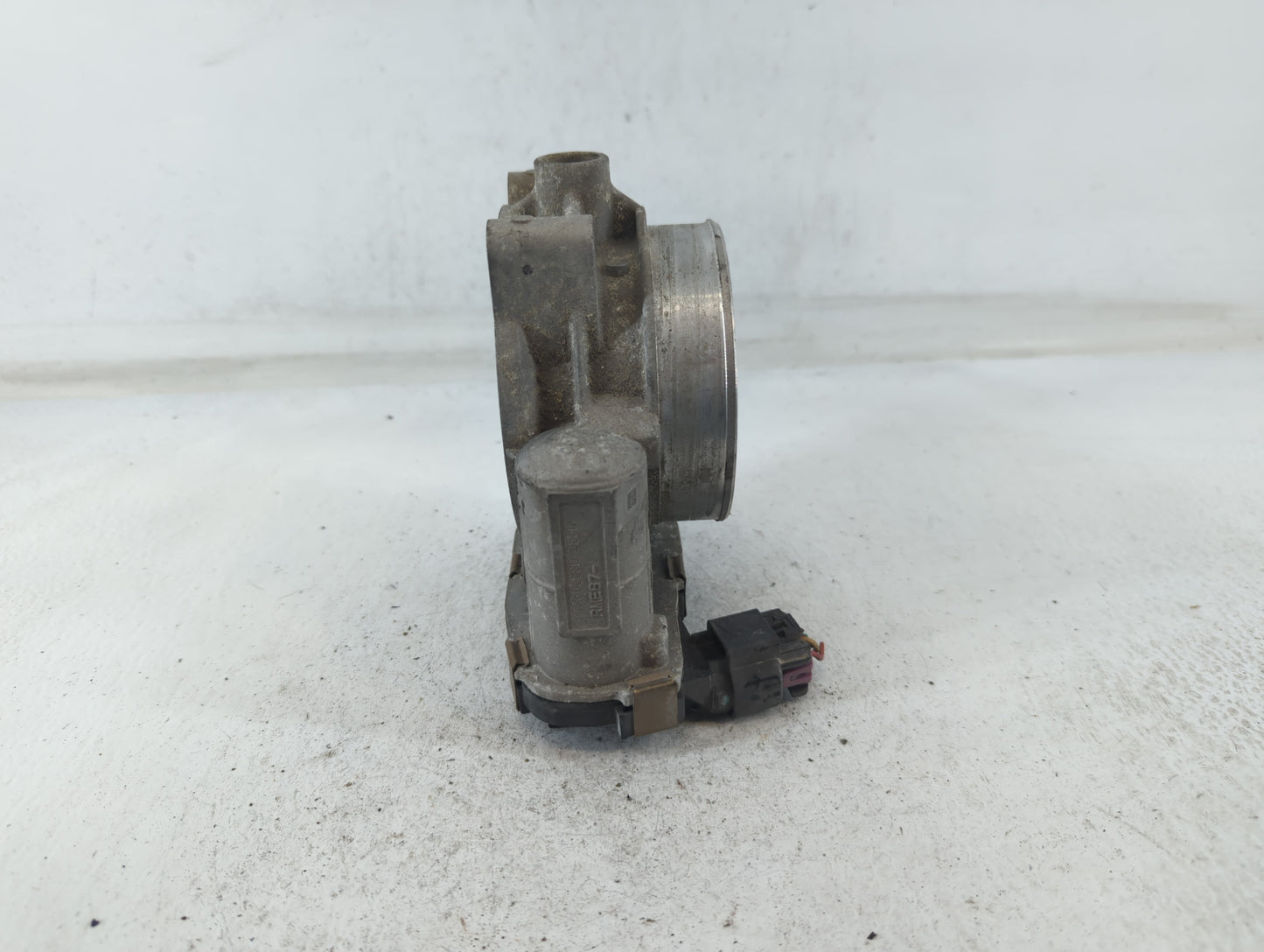 2006-2011 Cadillac Dts Throttle Body P/N:0556 12602800 Fits Fits 2006 2007 2008 2009 2010 2011 OEM Used Auto Parts - Oemused