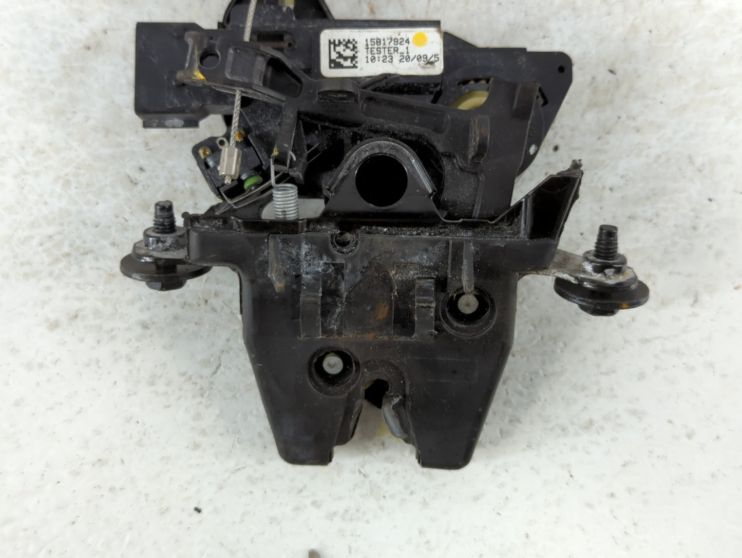 2006 Cadillac Dts Trunk Lid-hinge Left Drivers Side - Oemusedautoparts1.com