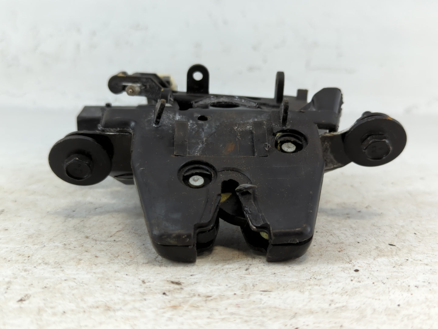 2006 Cadillac Dts Trunk Lid-hinge Left Drivers Side - Oemusedautoparts1.com