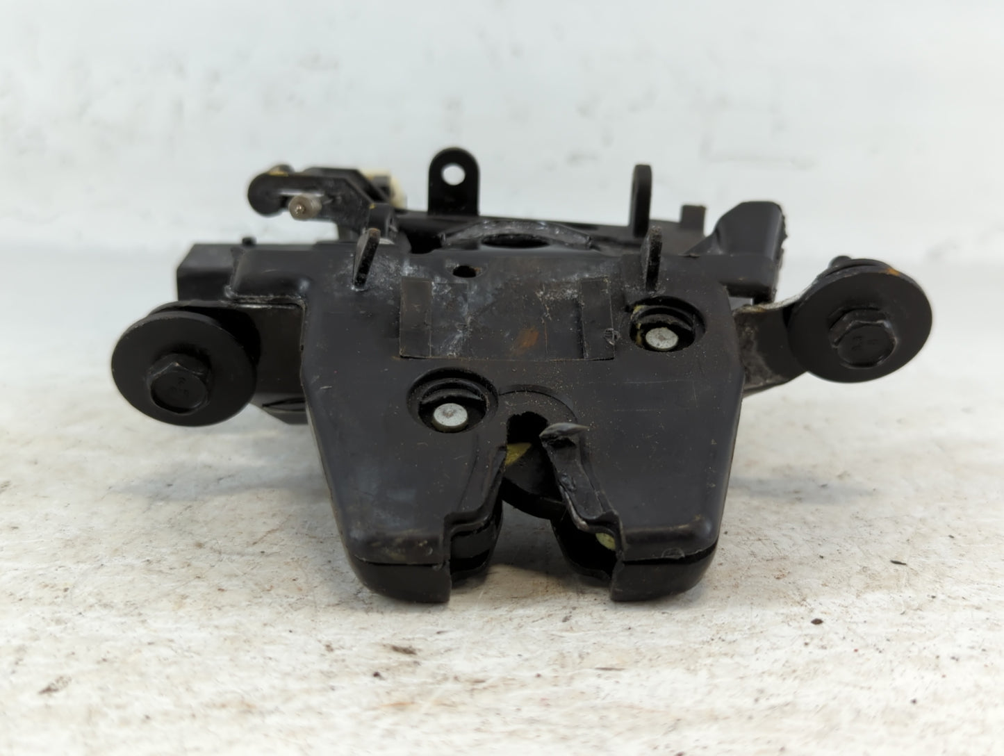 2006 Cadillac Dts Trunk Lid-hinge Left Drivers Side - Oemusedautoparts1.com